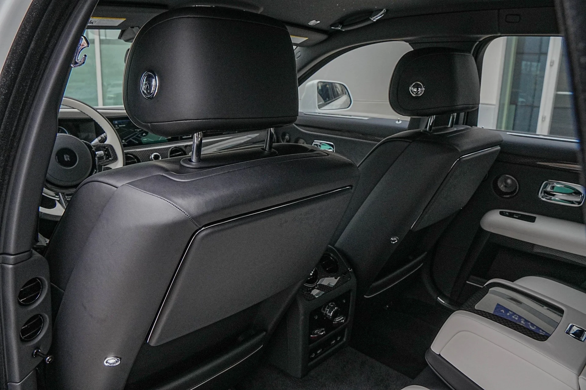 mph039_1696442857_Hi_Tech_Luxury_Imports_LLC_SCA_33_GZ_06_SU_228684_image_39_92699c9838