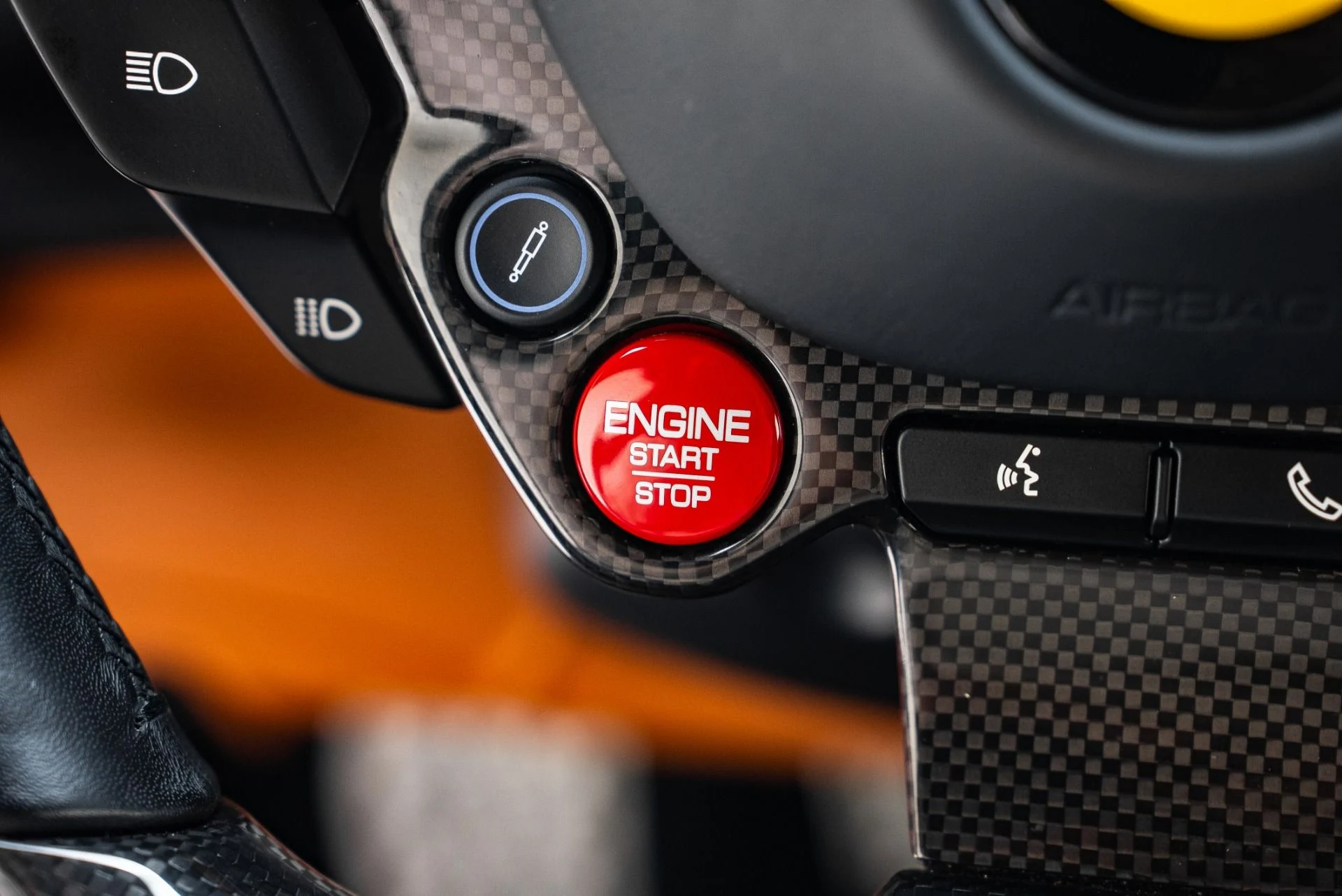 mph039_1700115321_Used_2019_Ferrari_812_Superfast_1766432161_10cb0f995a