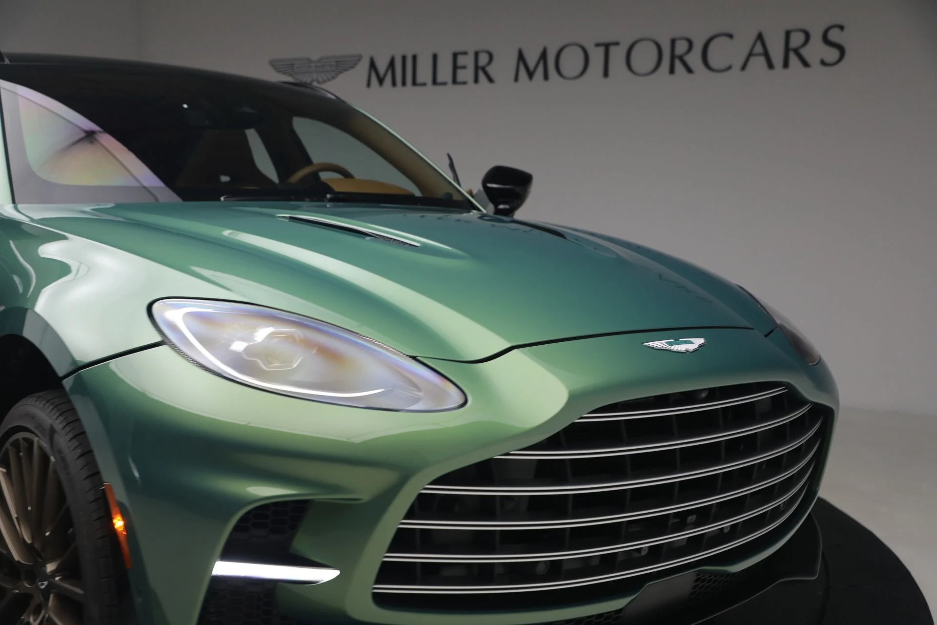 mph039_1702040994_Used_2025_Aston_Martin_DBX_707_1777039966_3129280fff