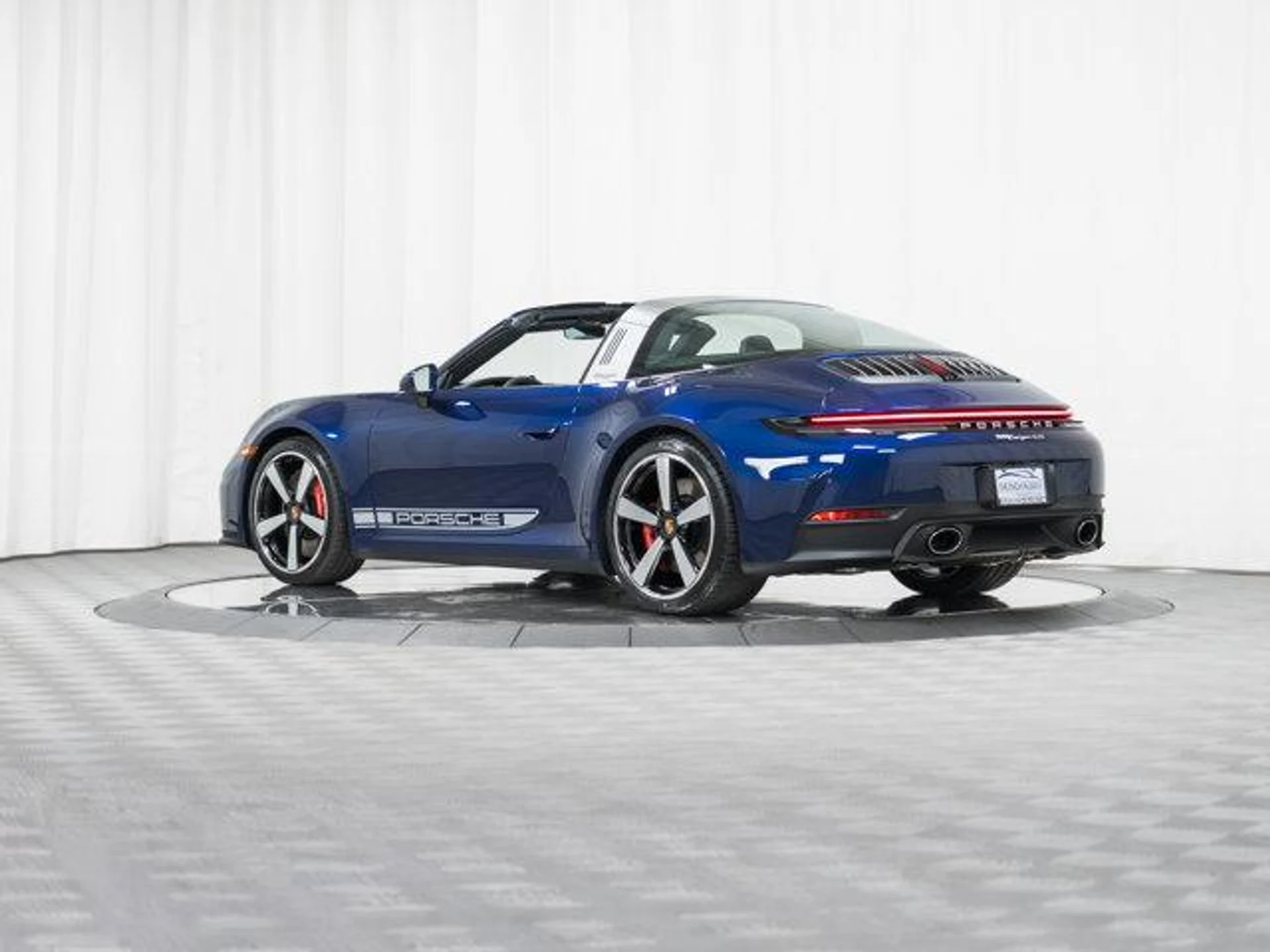 mph039_171256054_l_Rlhq_U_q_Oe_EI_83j_O_45w81_MK_Th_U_9870a45213