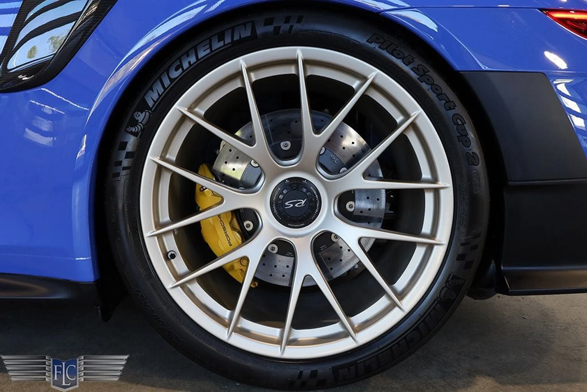mph039_1730098767_used_2018_porsche_911_gt2rsweissach_9689_22919287_40_1024_5aa98c925e