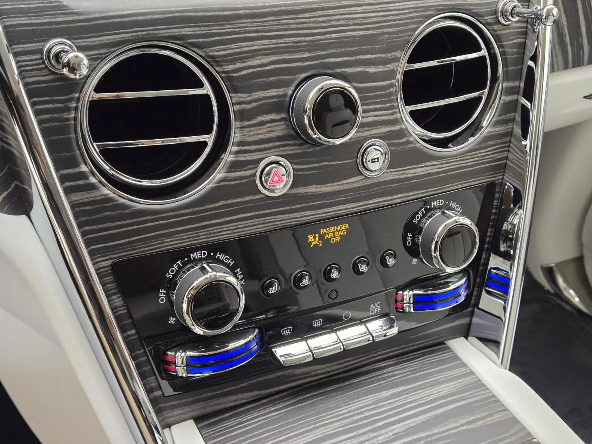 mph039_1755944813_New_2026_Rolls_Royce_Cullinan_1760421202_8f2e85cdb3