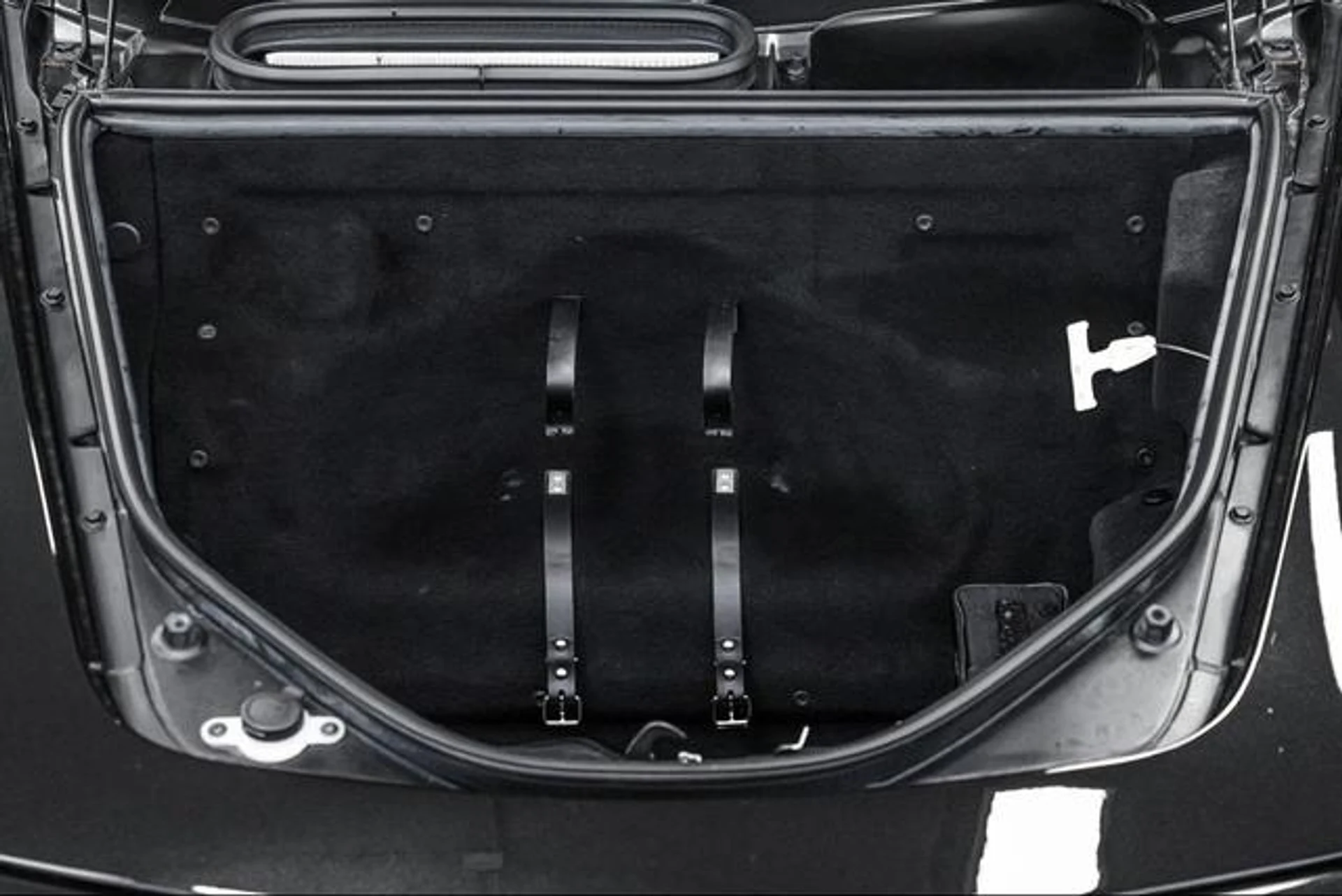 mph039_1760002078_UG_1_El_G_Pr5_Kt_xj7_T7_MU_Fji_Jrr_VM_8249ee94d9