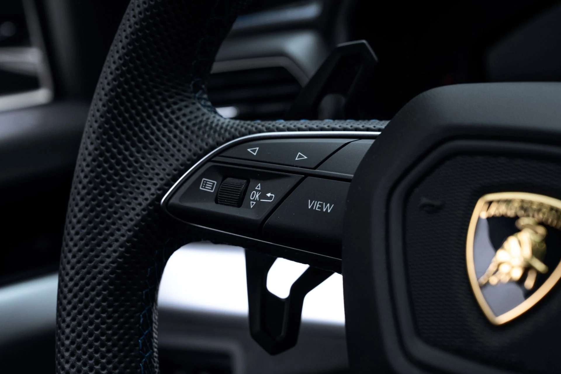 mph039_177095990_Used_2024_Lamborghini_Urus_S_1774974370_c5783e8d40