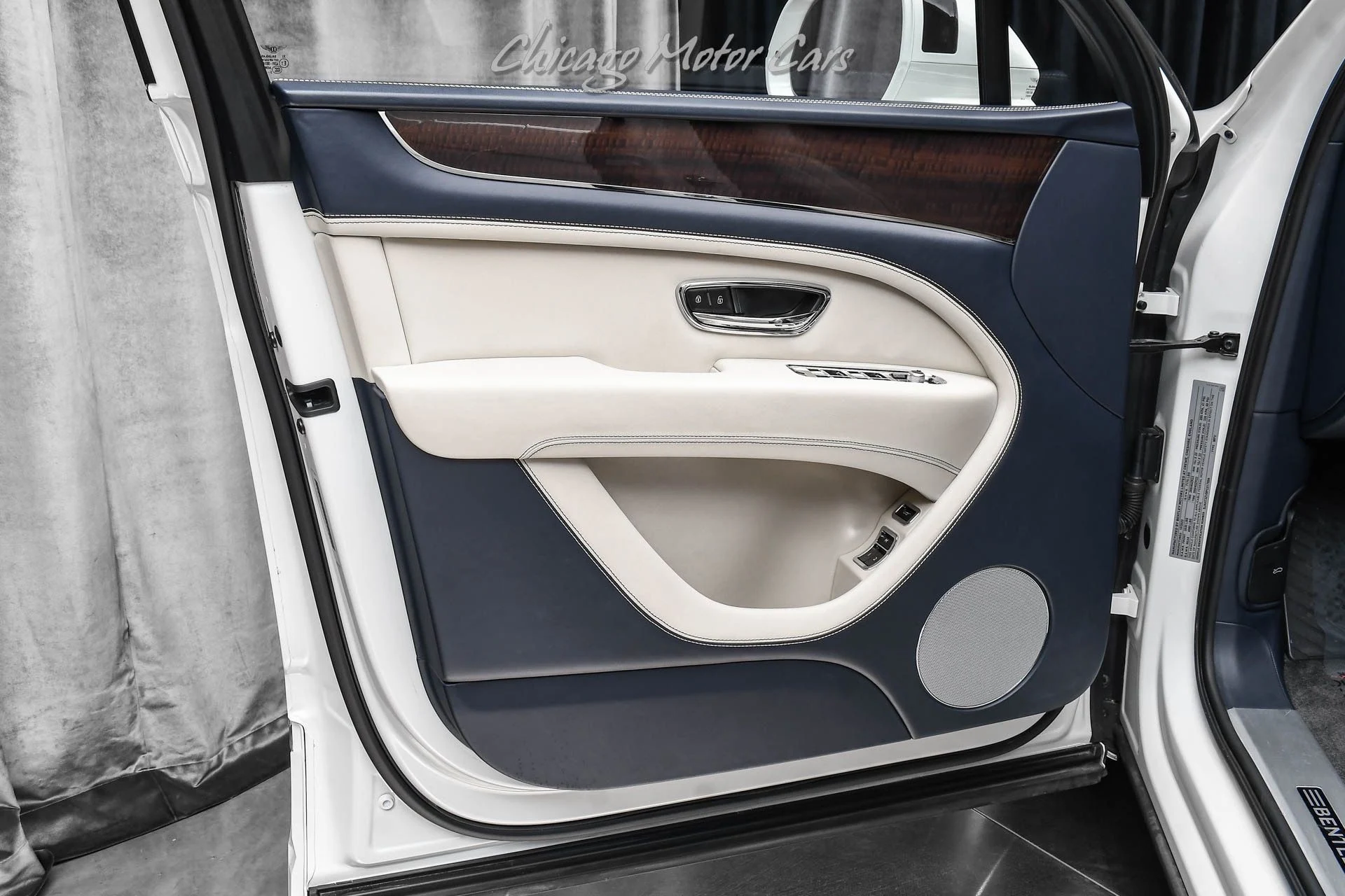 mph039_177374358_13300_p40_l_7463b2e4af