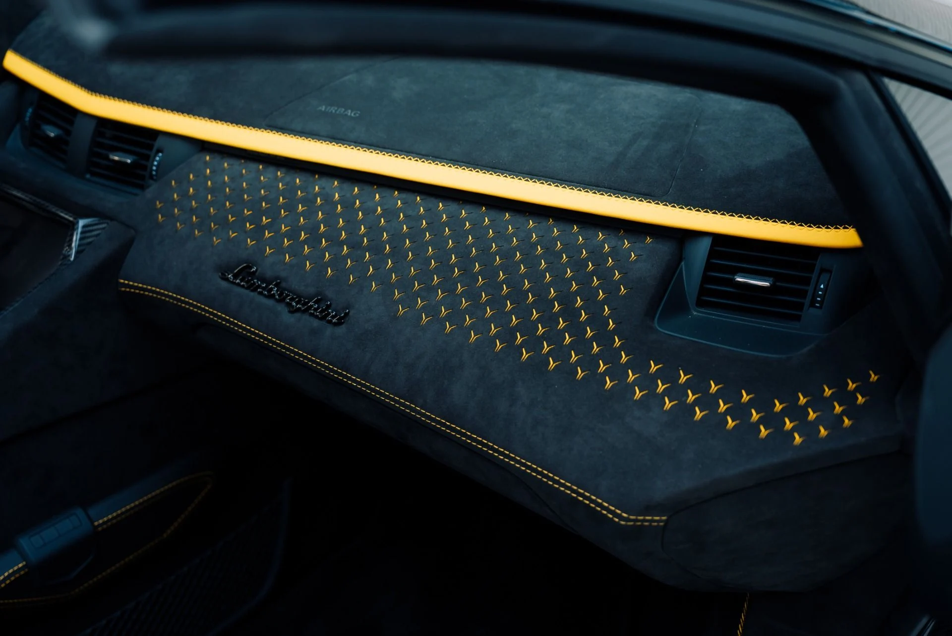 mph039_1792898864_Used_2022_Lamborghini_Aventador_LP_780_4_Ultimae_1767656988_6947f59e8c