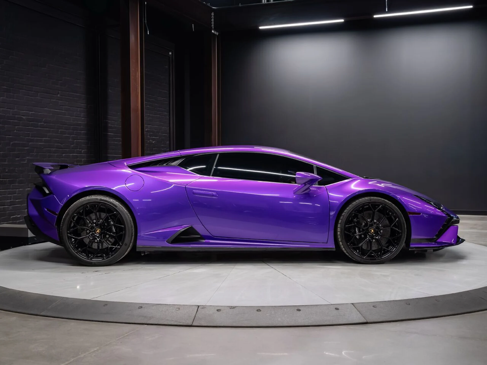 mph039_1795769083_lamborghini_huracan_tecnica_2023_07c3e43708