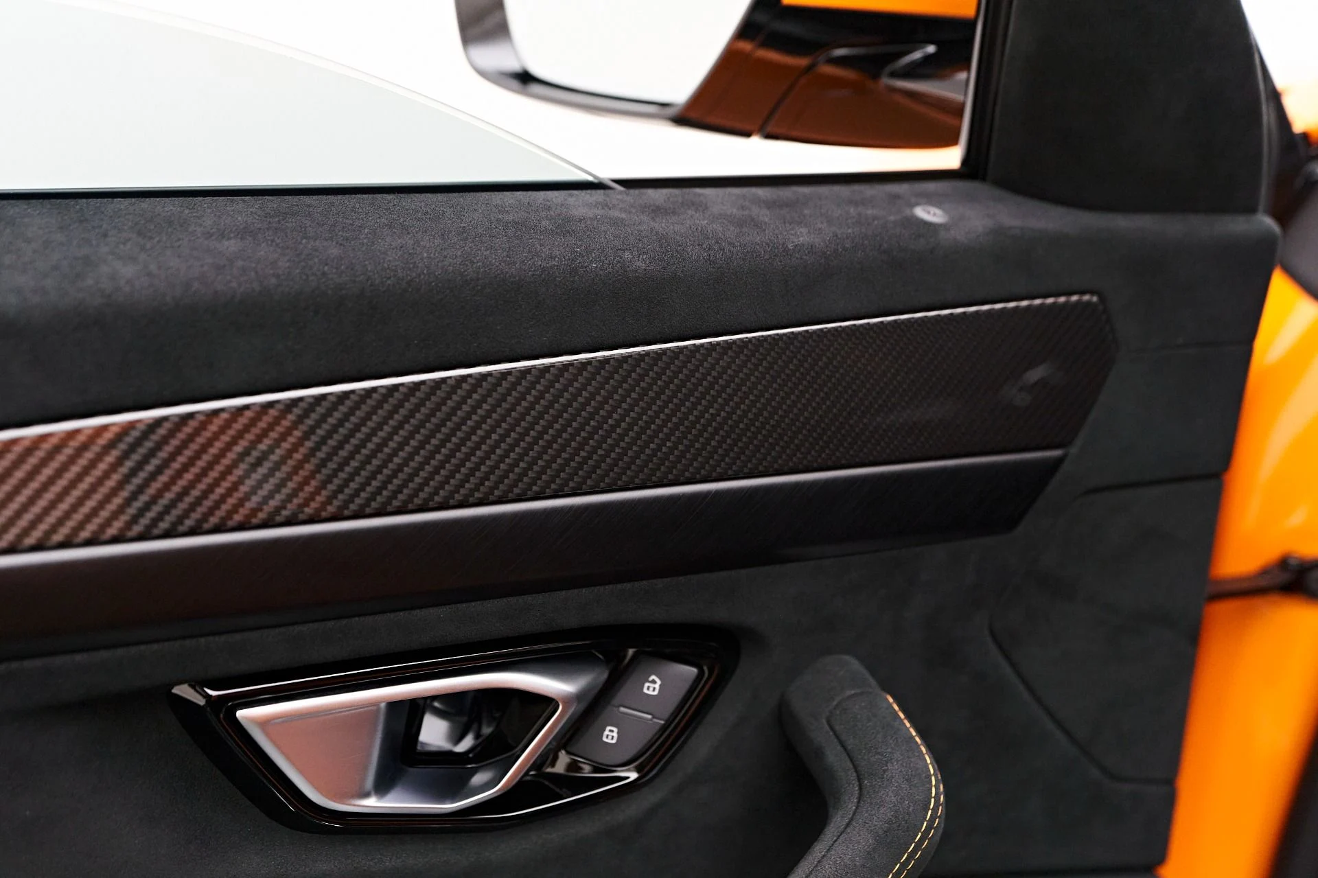 mph039_180058743_Used_2023_Lamborghini_Urus_Performante_1753490590_a49d922910