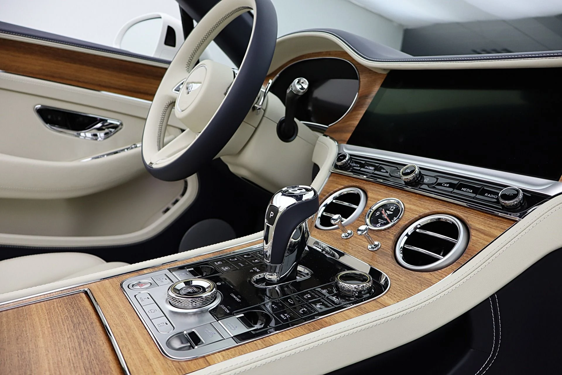 mph039_1810843038_New_2026_Bentley_Continental_GTC_47c9a18539
