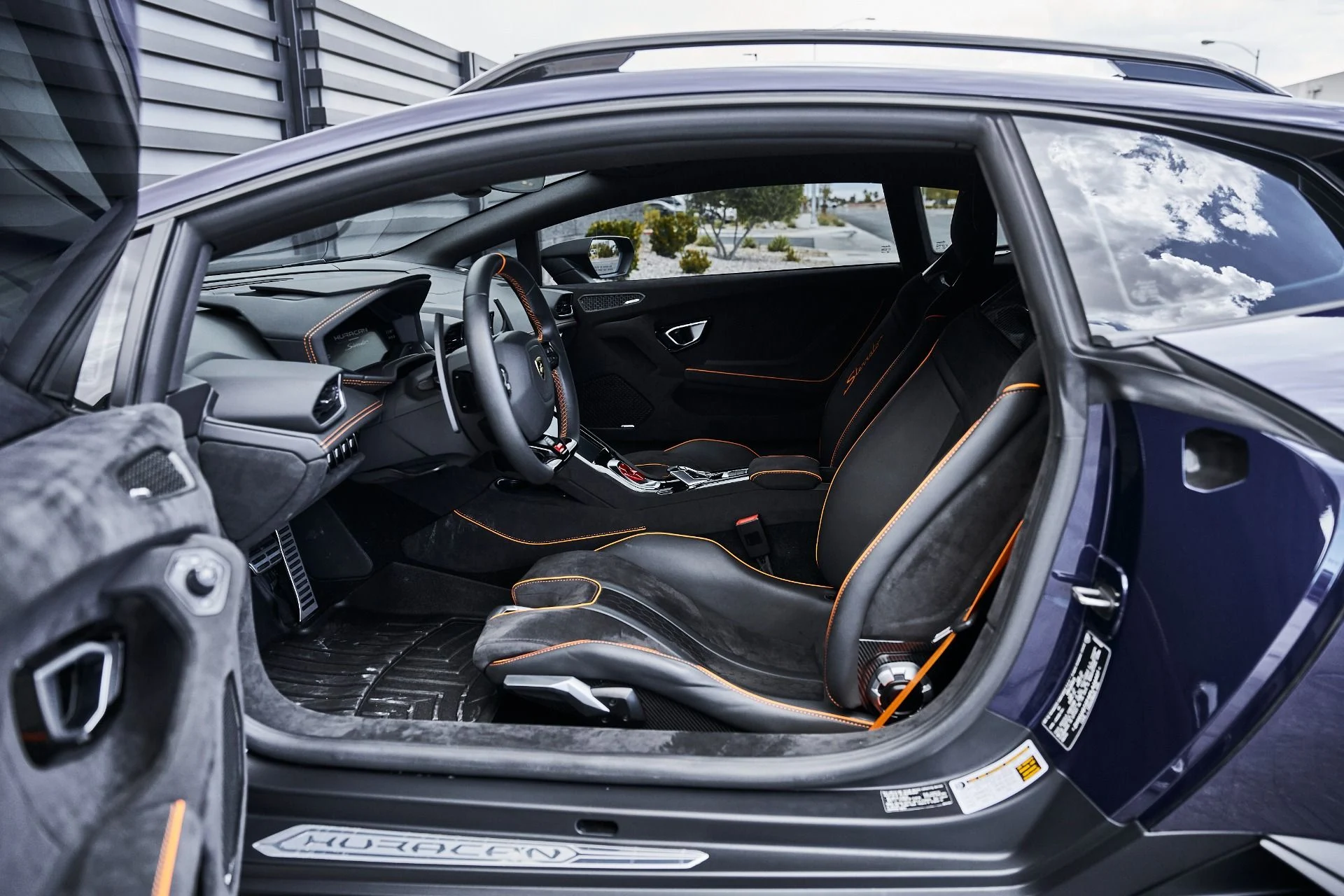 mph039_1849462593_Used_2023_Lamborghini_Huracan_Sterrato_Base_1780101770_2d00a7b088