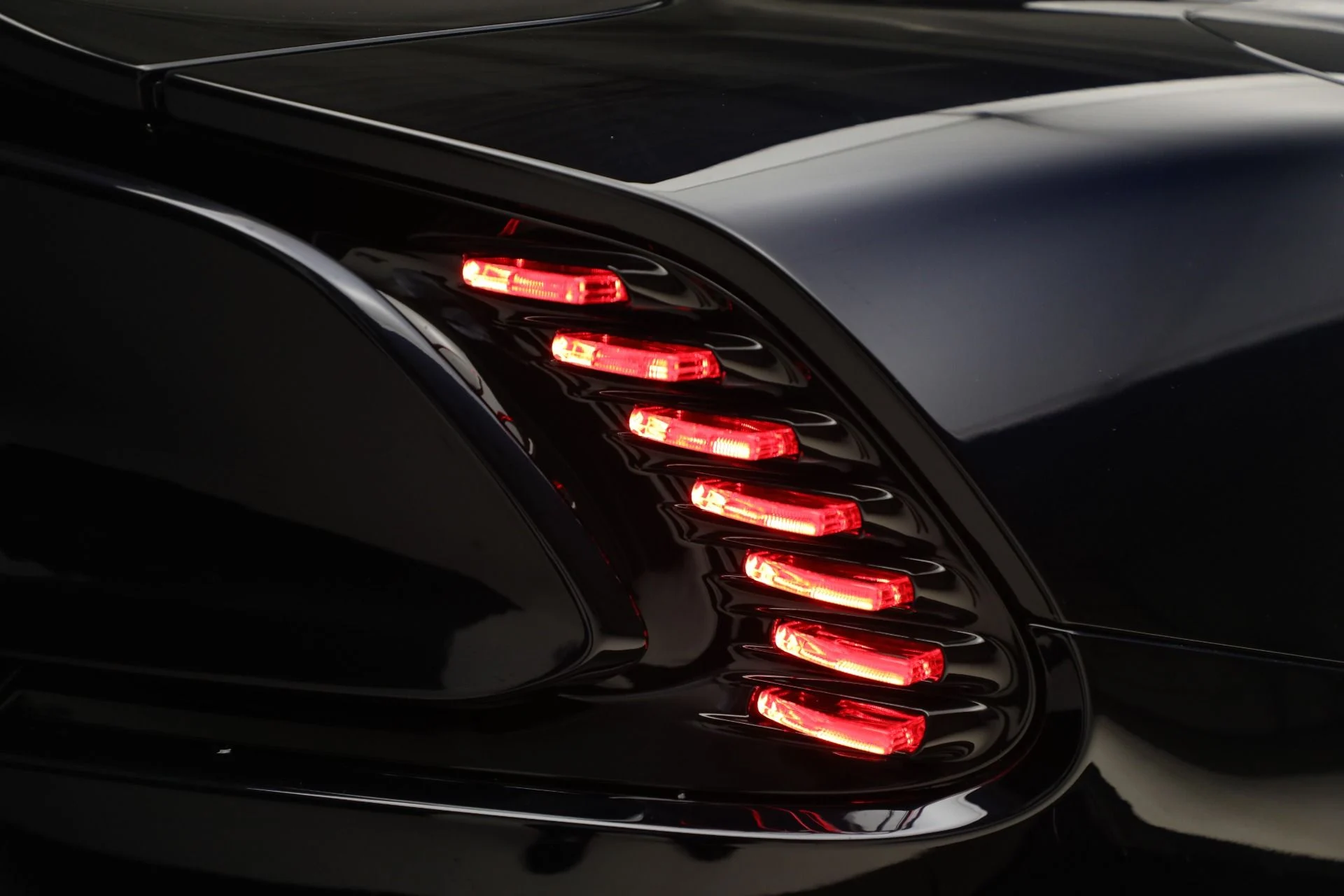 mph039_1849537666_New_2026_Aston_Martin_Vanquish_54190a13b9