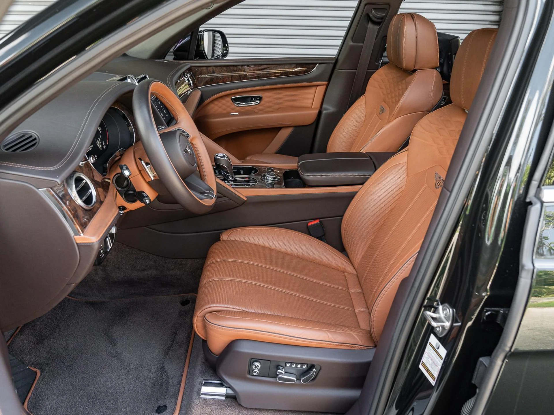 mph039_1849816021_Used_2023_Bentley_Bentayga_EWB_V8_1778364318_6191816260