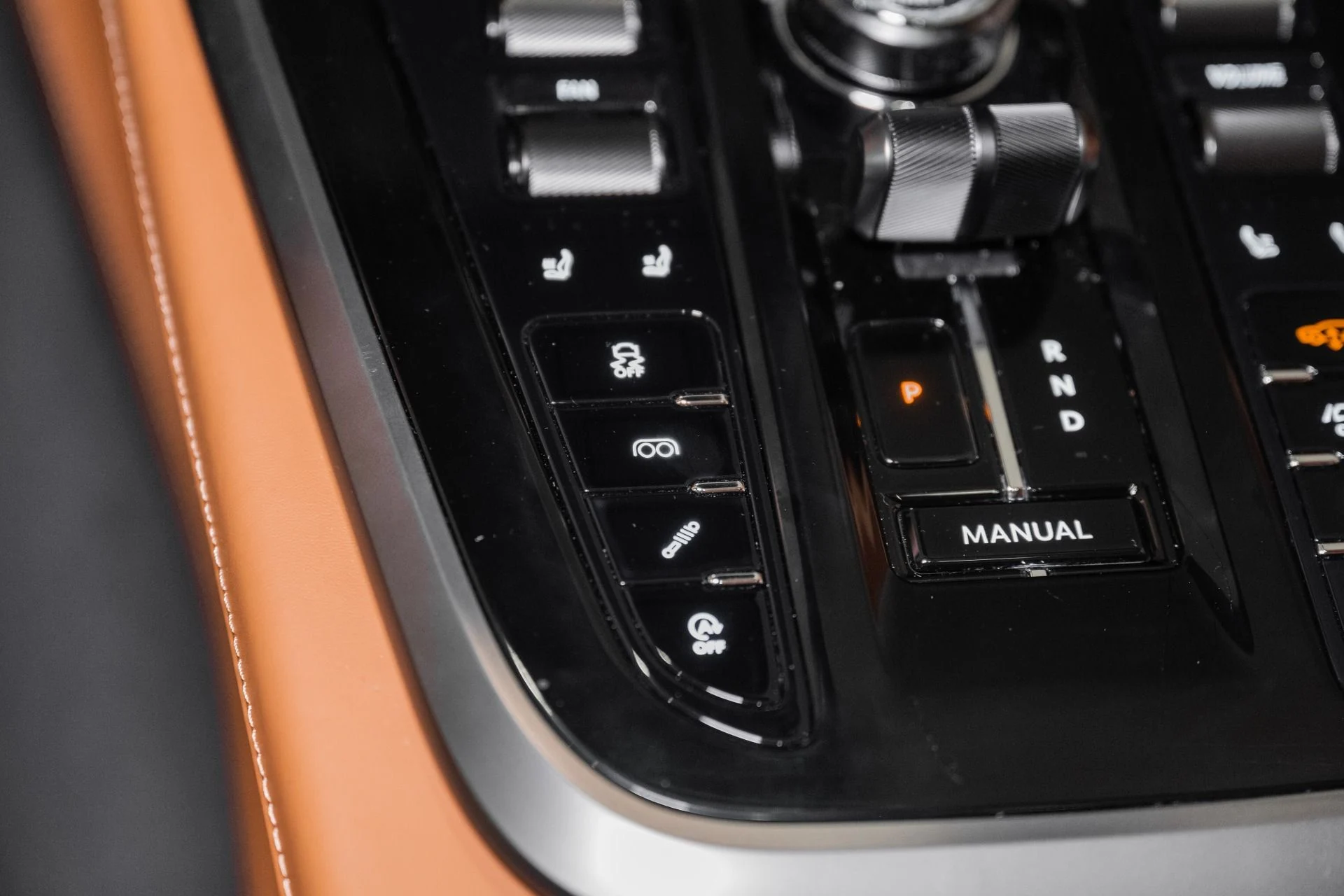 mph039_1856951687_New_2026_Aston_Martin_DBX_707_1786372165_0e97f2cb50