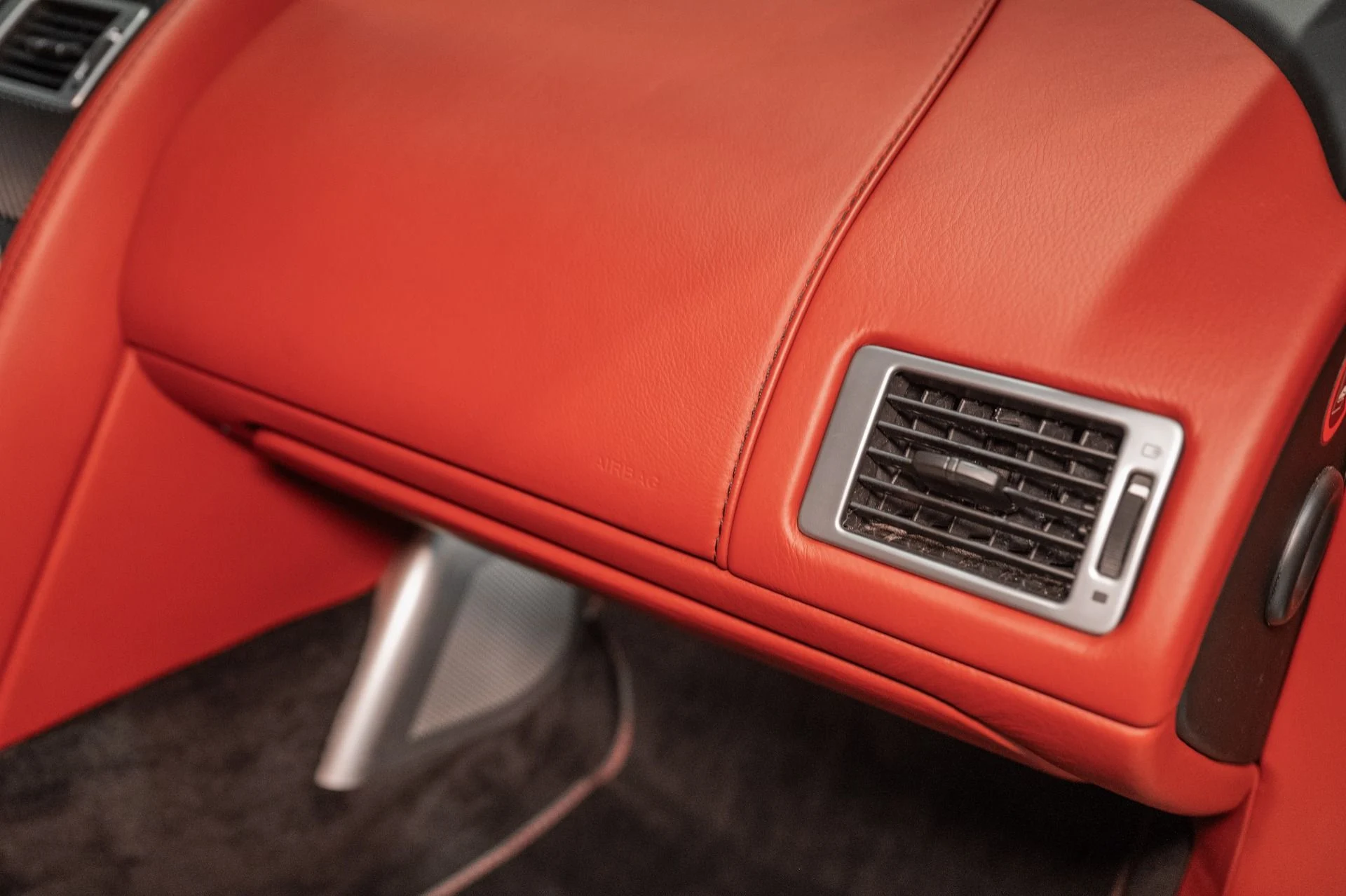 mph039_1859129237_Used_2011_Aston_Martin_V12_Vantage_1762183015_8389cd9e17