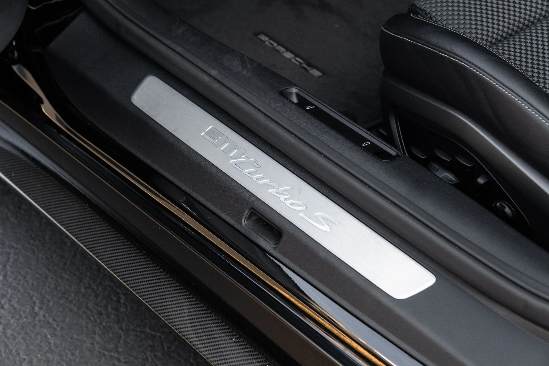 mph039_1863355303_Used_2021_Porsche_911_Turbo_S_Cabriolet_1770146418_049b83e00f