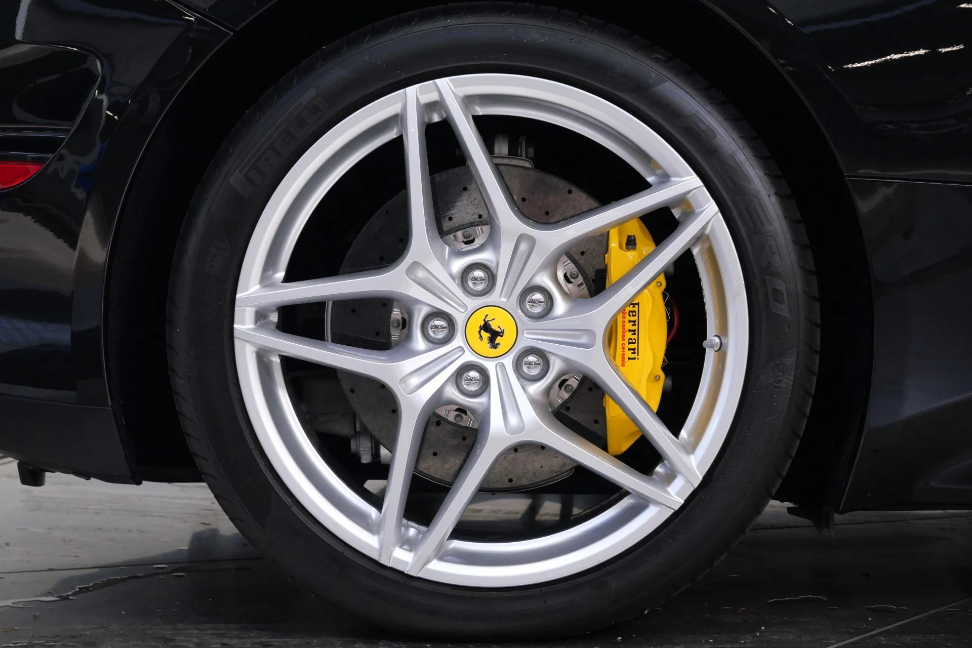 mph039_1867432562_Used_2015_Ferrari_California_T_Diamond_Quilted_Seats_Carbon_Fiber_Driving_Zone_1780071099_d0ef2d0c85