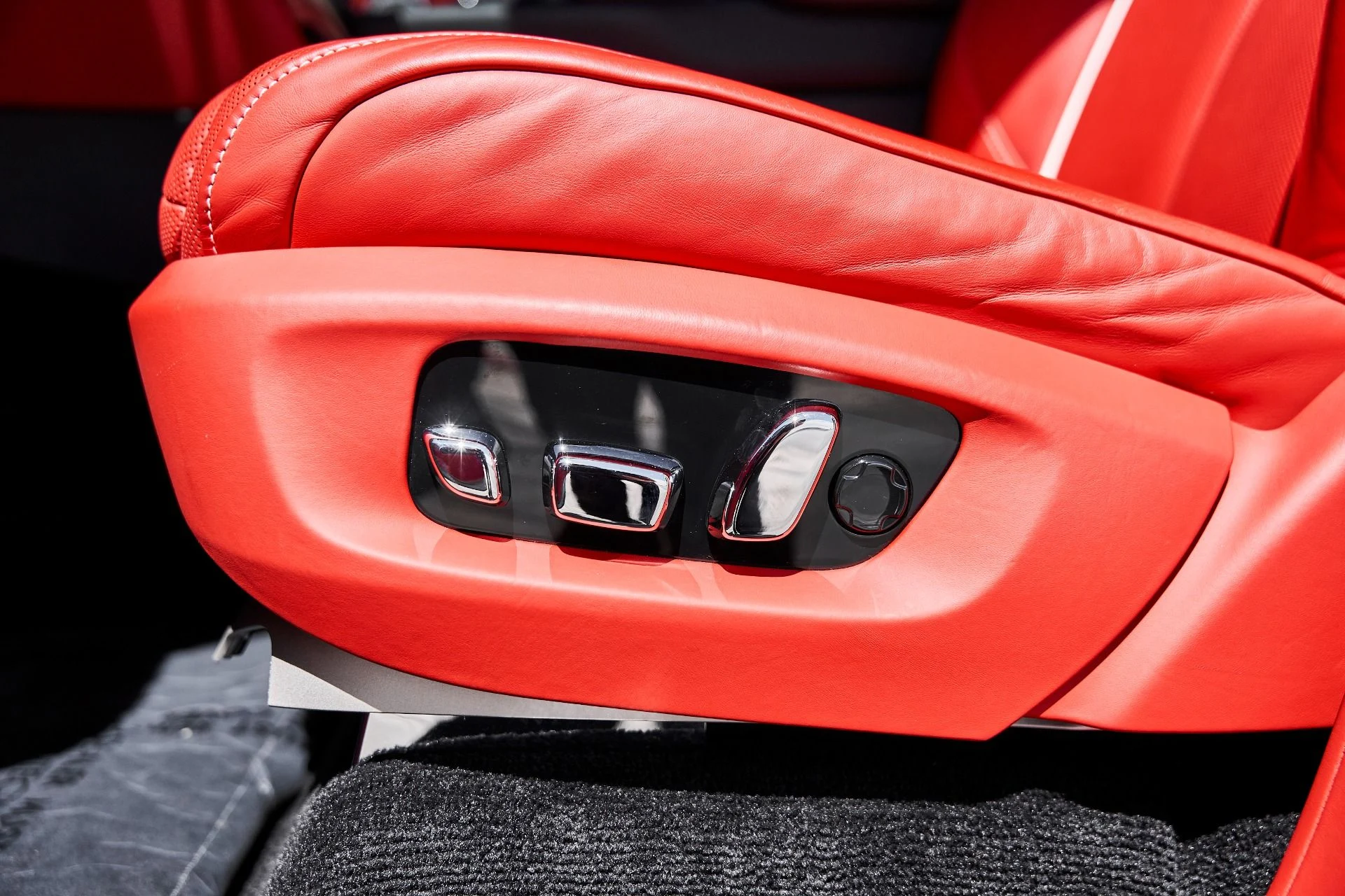 mph039_1867569391_Used_2024_Rolls_Royce_Cullinan_Black_Badge_1775871003_c0861c7f8f