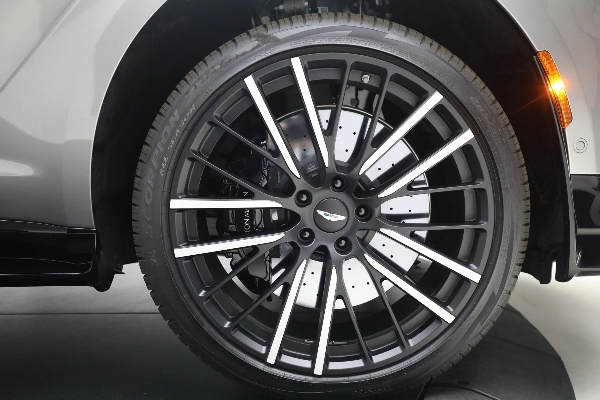 mph039_1894857304_New_2025_Aston_Martin_DBX_707_96c11b3635
