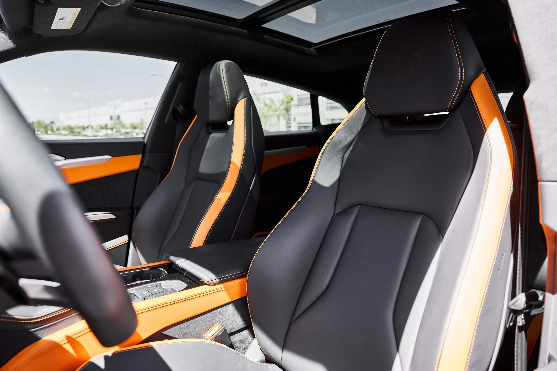 mph039_1895664618_Used_2025_Lamborghini_Urus_SE_1779992028_01f4e86a41