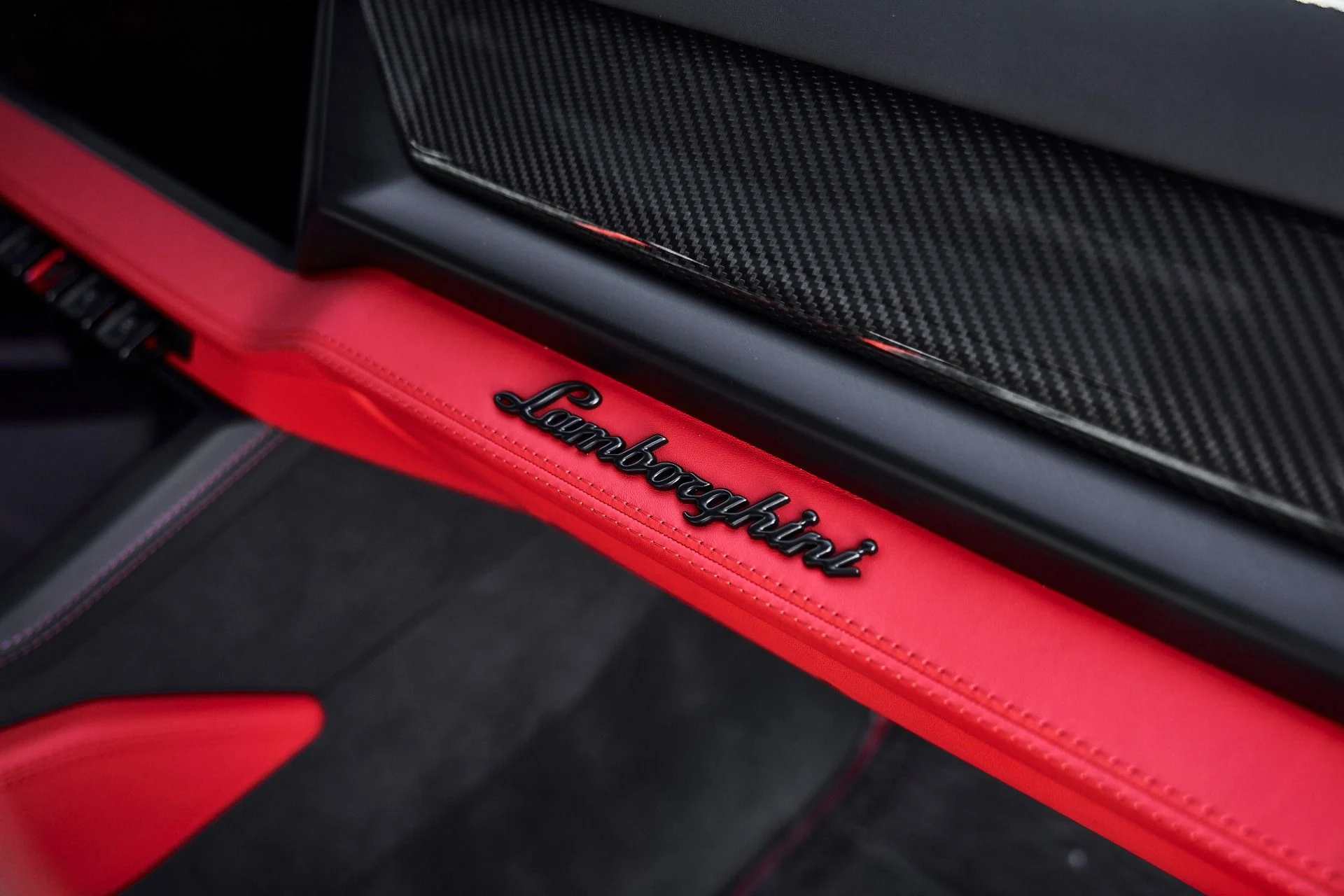 mph039_1906499563_Used_2025_Lamborghini_Urus_SE_1778289232_109a4254f7