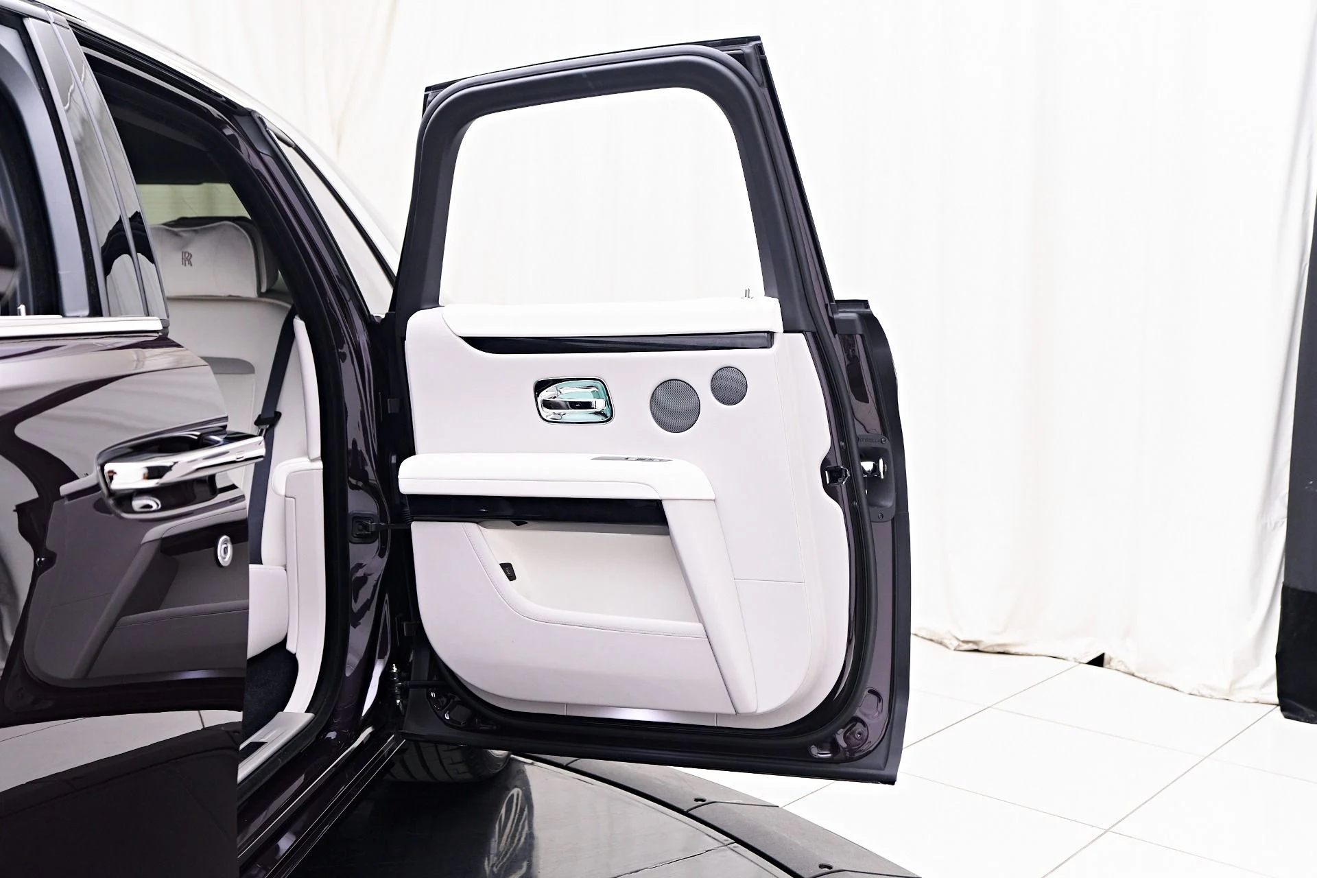 mph039_1908700695_Used_2024_Rolls_Royce_Ghost_Base_1752169894_ebfc59889d