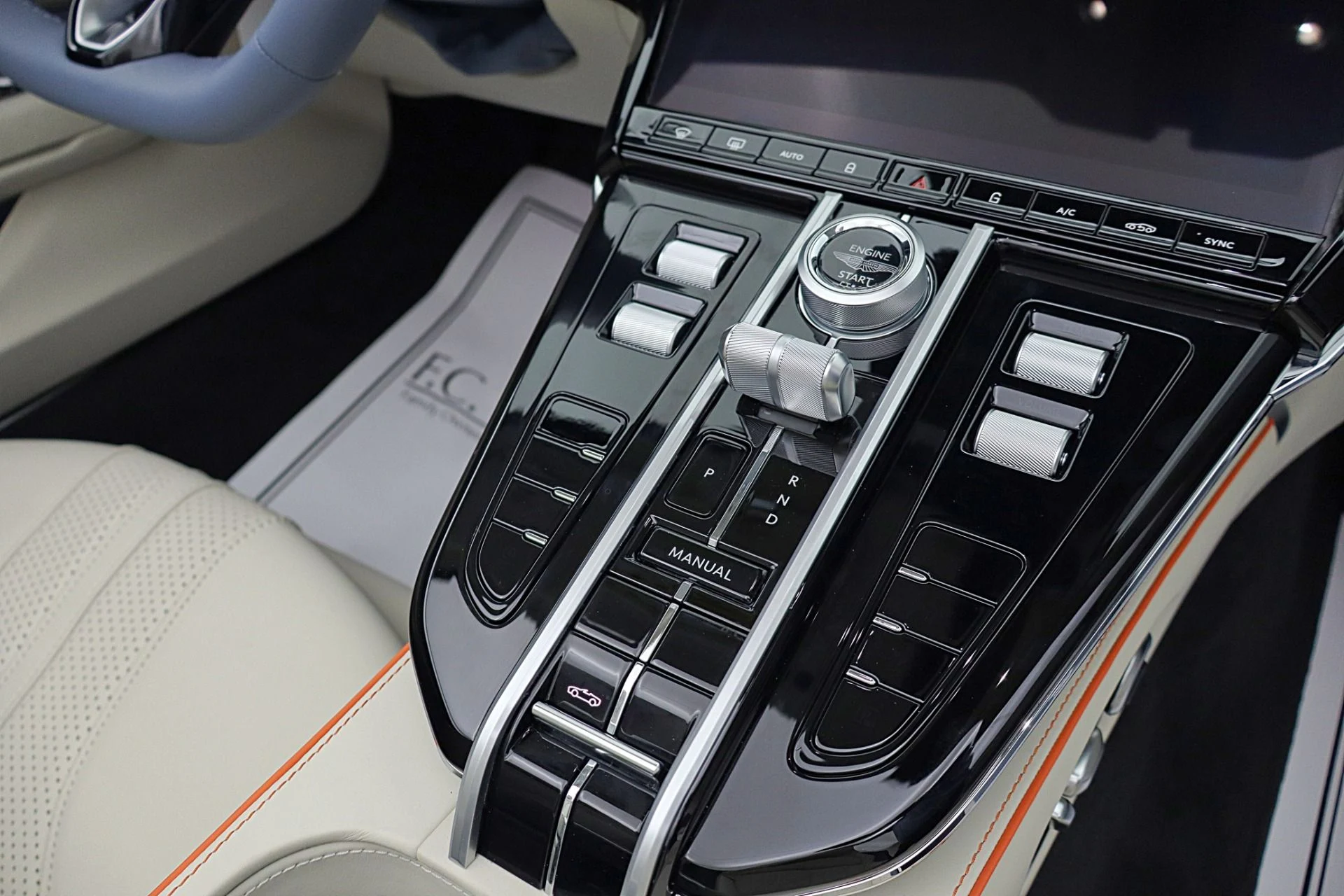 mph039_1909807554_New_2026_Aston_Martin_Vantage_Roadster_1366afea1c