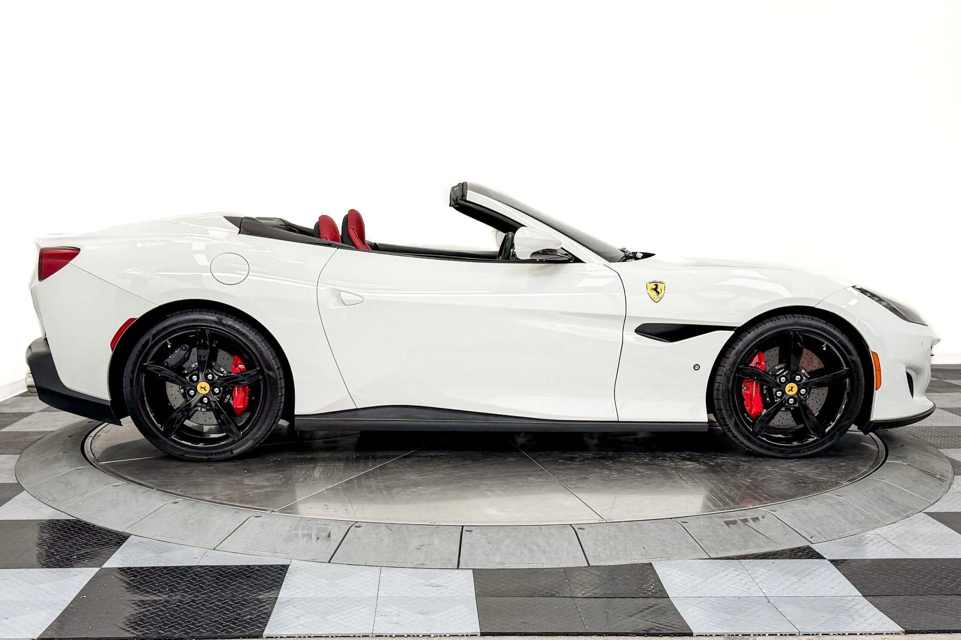 mph039_1912147737_Used_2020_Ferrari_Portofino_591_Horsepower_Two_Tone_Interior_1782839445_a07c59261f