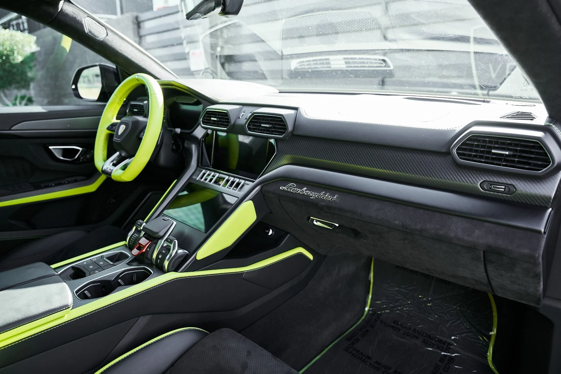 mph039_1912657050_Used_2022_Lamborghini_Urus_1774548618_5526ef2be0