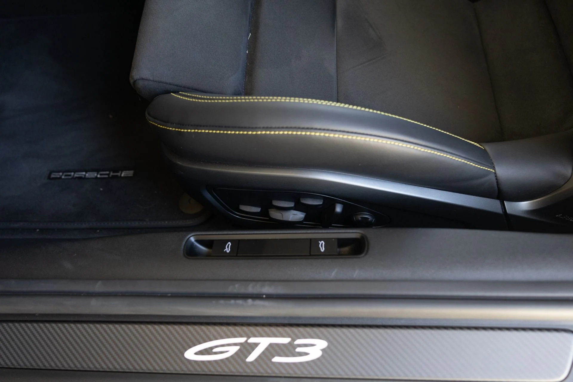 mph039_1958260601_Used_2026_Porsche_911_GT_3_1782857312_29995994b8