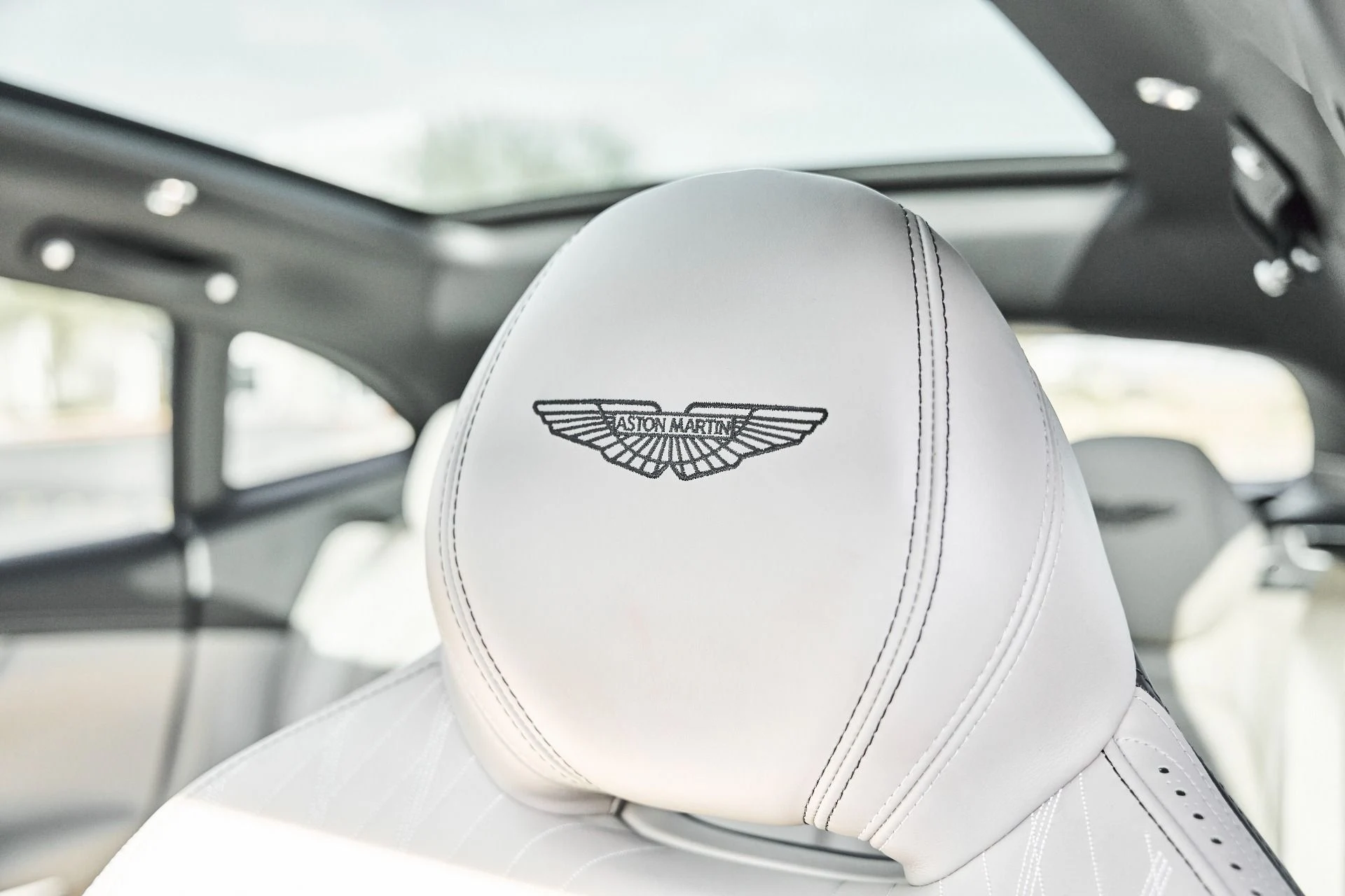 mph039_1965349140_Used_2023_Aston_Martin_DBX_707_1774652425_0d87a05437