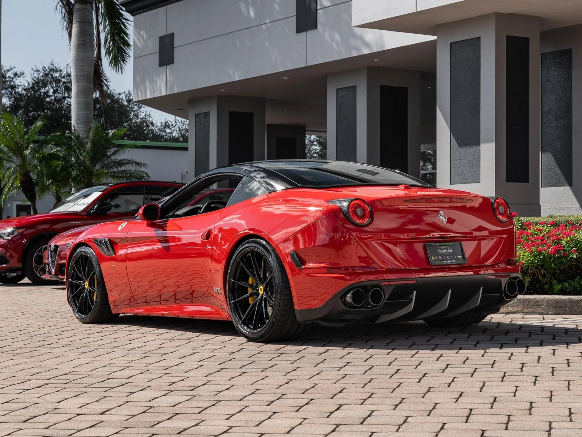 mph039_1972101237_Used_2015_Ferrari_California_T_1761253557_0cbac6b1e6