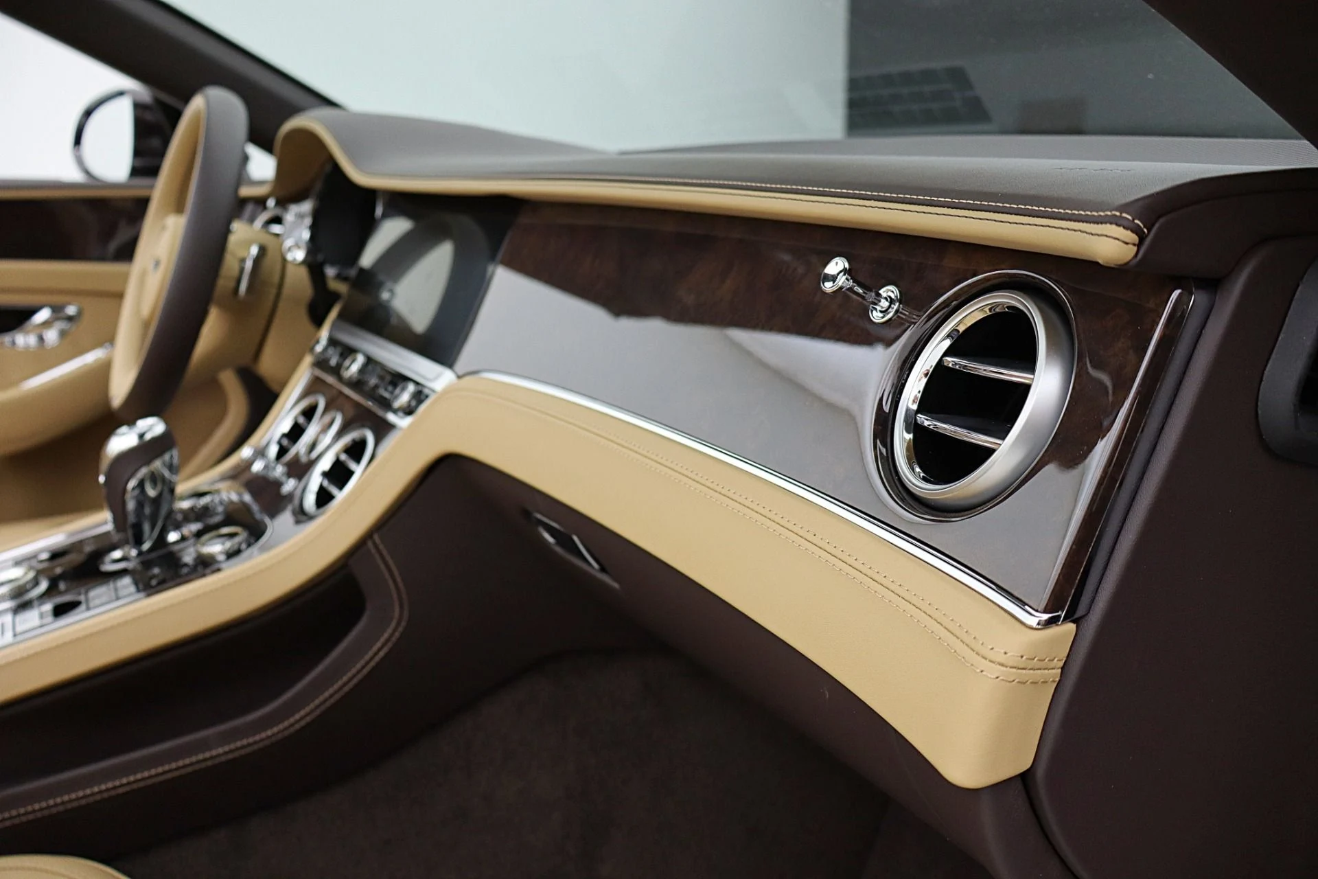 mph039_197848208_New_2026_Bentley_Continental_GTC_ee9050df1b