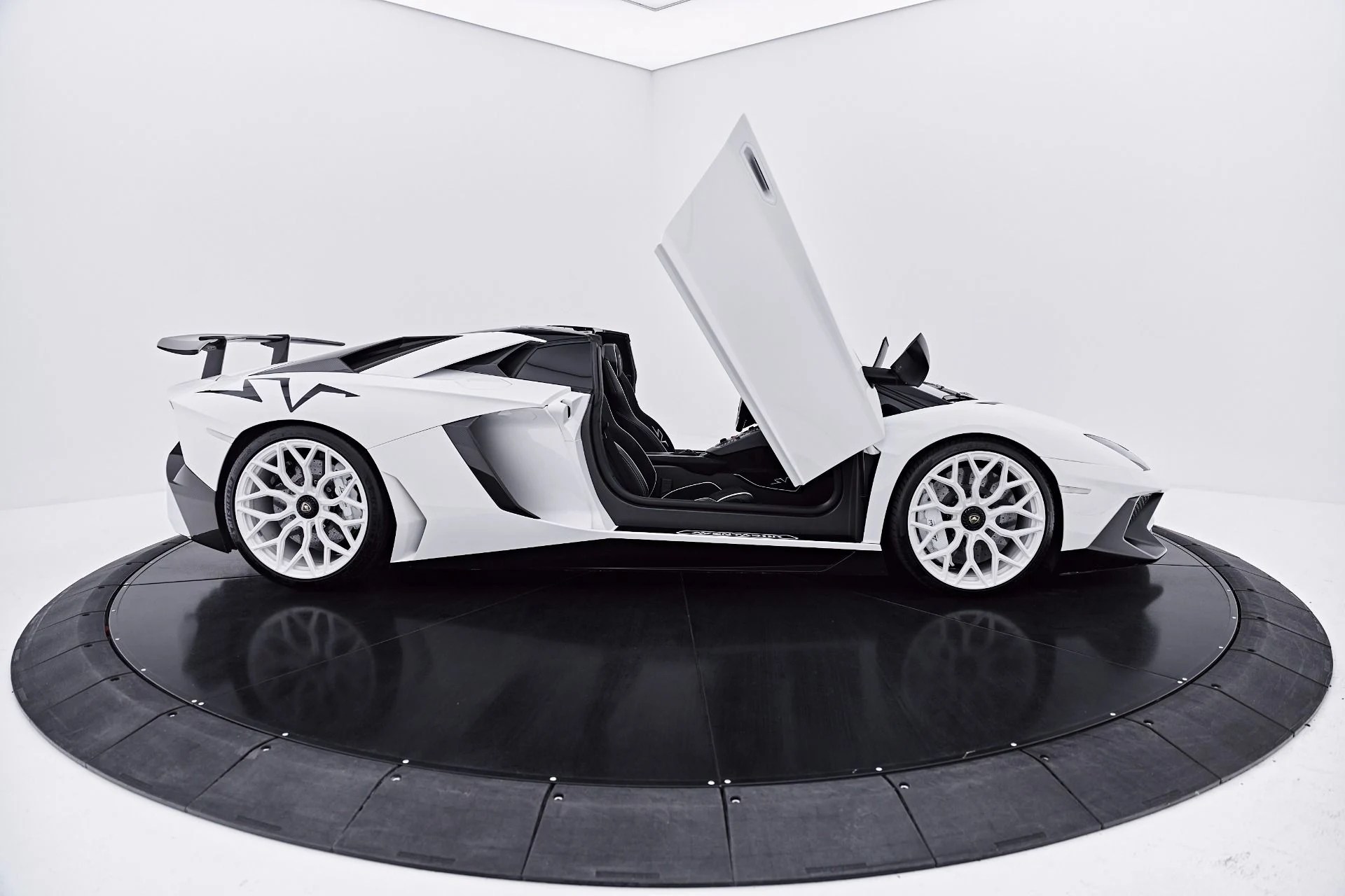 mph039_1982750713_Used_2016_Lamborghini_Aventador_LP_750_4_Super_Veloce_1785199440_803c3d969e