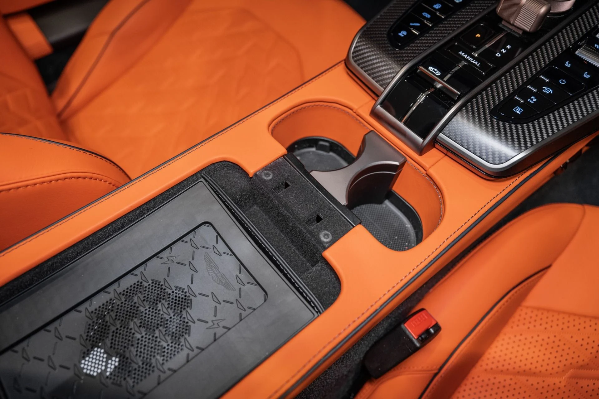 mph039_1994093535_New_2026_Aston_Martin_Vanquish_Volante_Thrillseeker_Edition_1_of_3_1768066424_9b9295e088