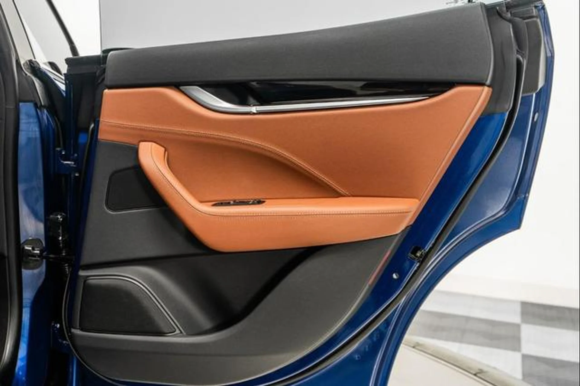 mph039_2002965703_R_Yhbu_V_Rmkd_Un00_OYE_Rtl_L_Is_E_Rk0_701977a3b9