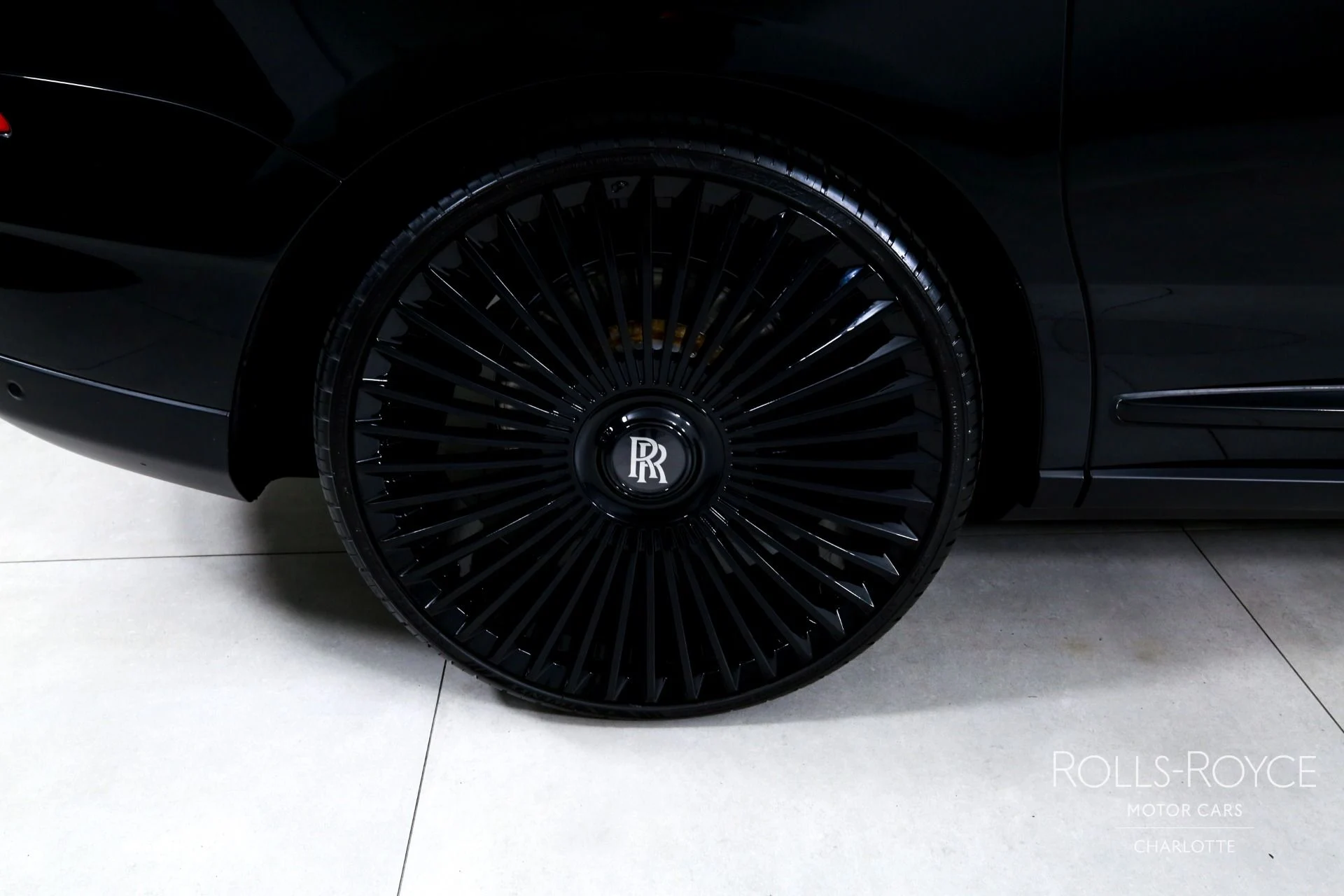 mph039_2004231008_Used_2023_Rolls_Royce_Cullinan_1780092744_df00010b55