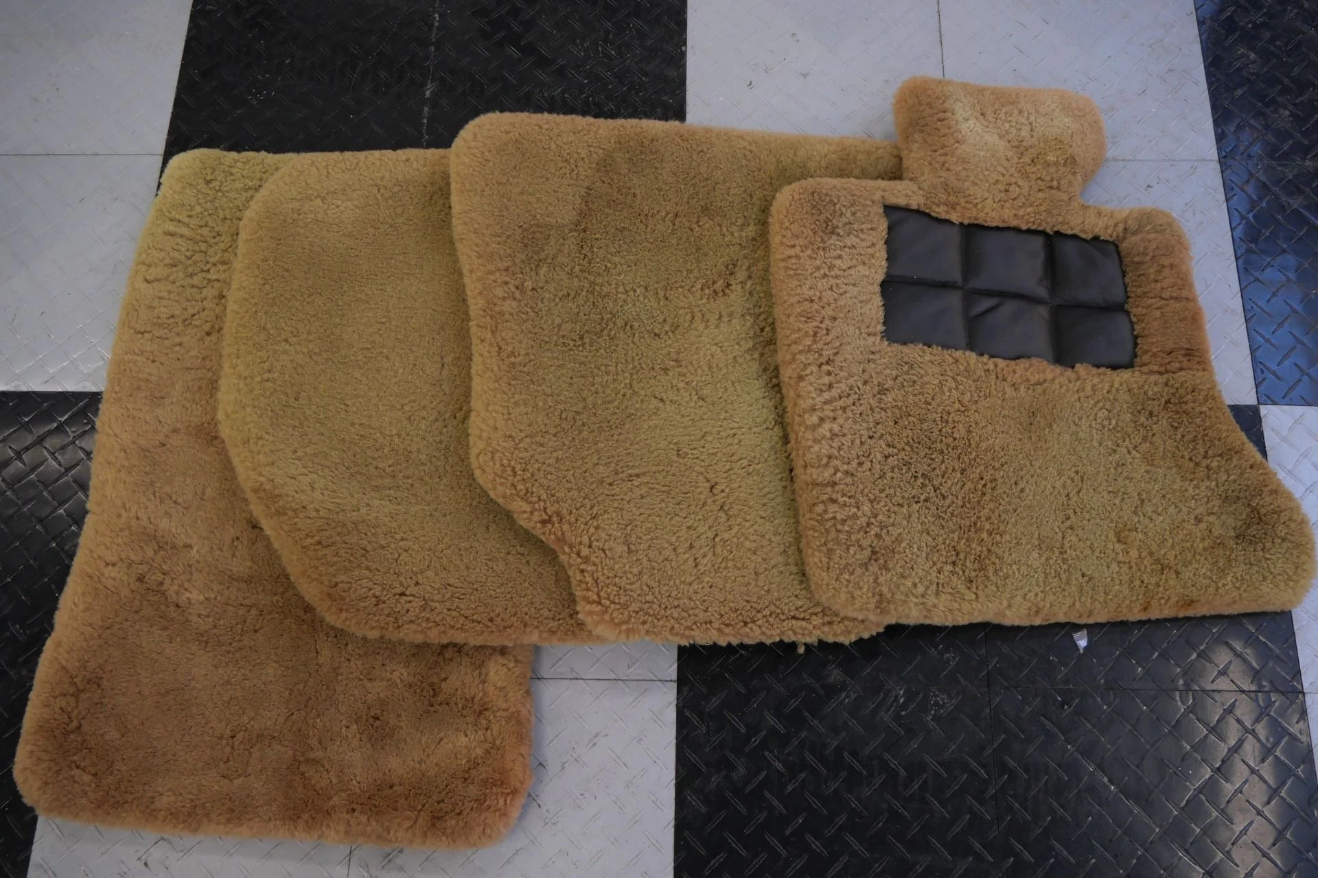 mph039_2010329385_Used_2013_Rolls_Royce_Ghost_Rear_Theatre_Configuration_Sunroof_Picnic_Tables_1765817779_99c80aa697