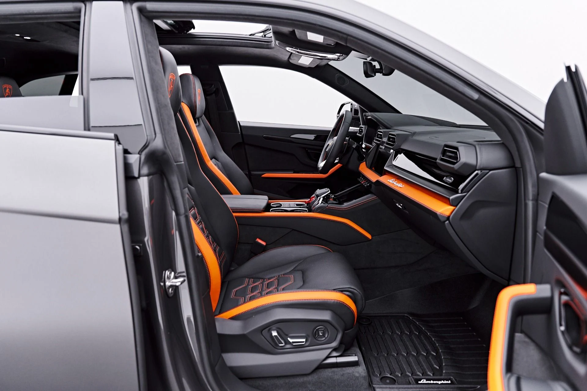 mph039_2011400559_Used_2025_Lamborghini_Urus_SE_1788282720_02d6ab15db