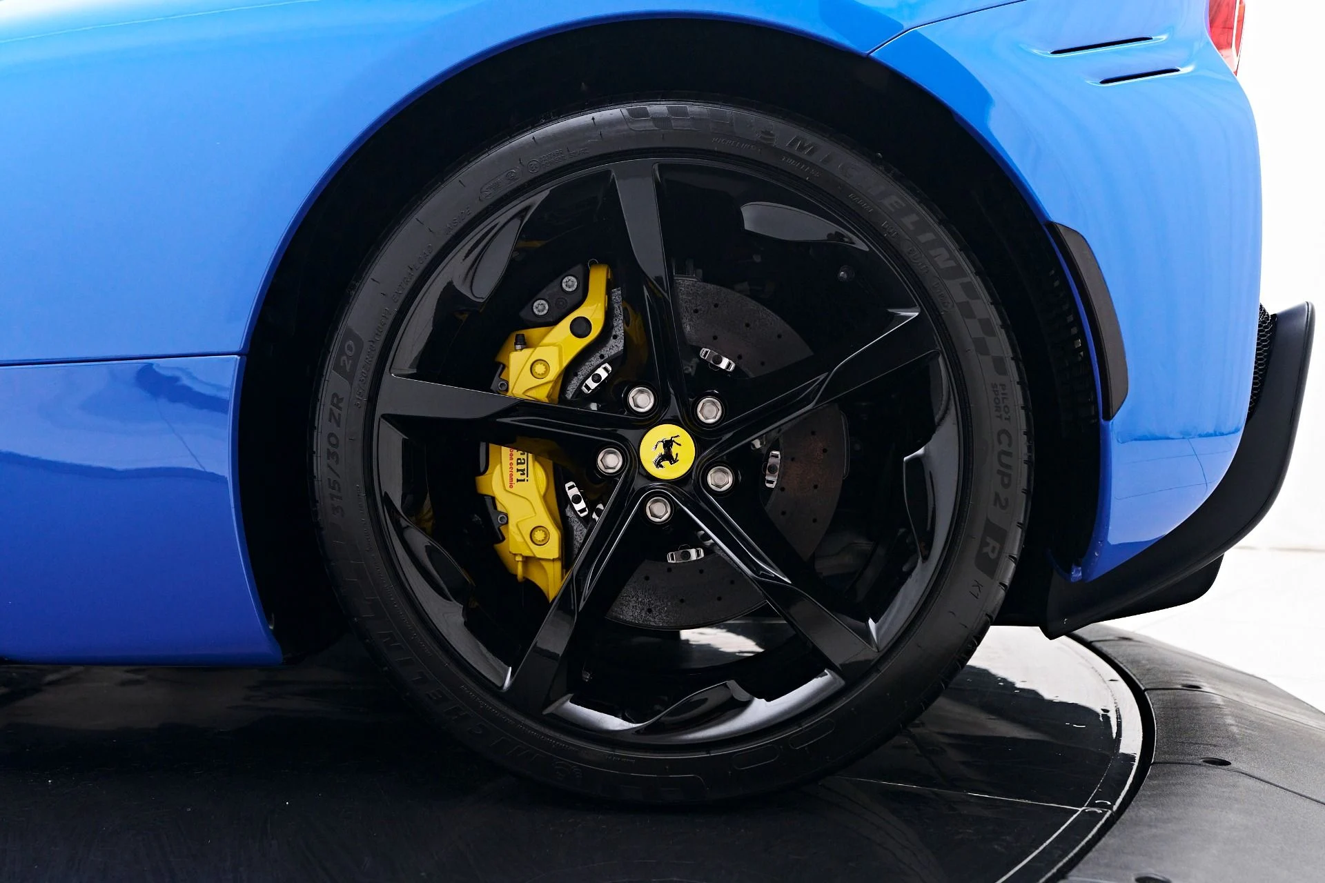 mph039_20274140_Used_2024_Ferrari_SF_90_Spider_Base_1752630680_514982fd6d