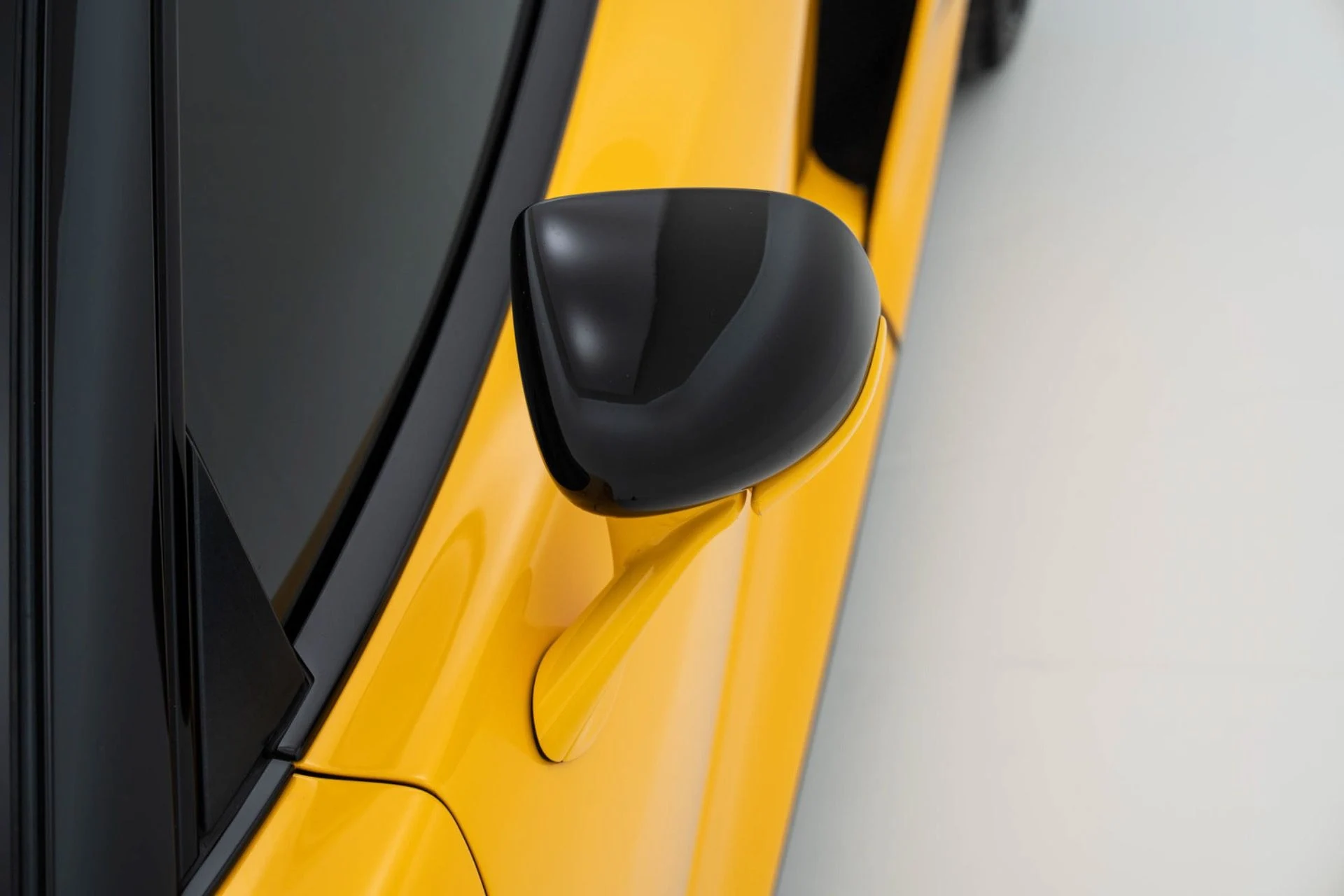 mph039_2030481052_Used_2023_Mc_Laren_GT_1774627652_596d825567