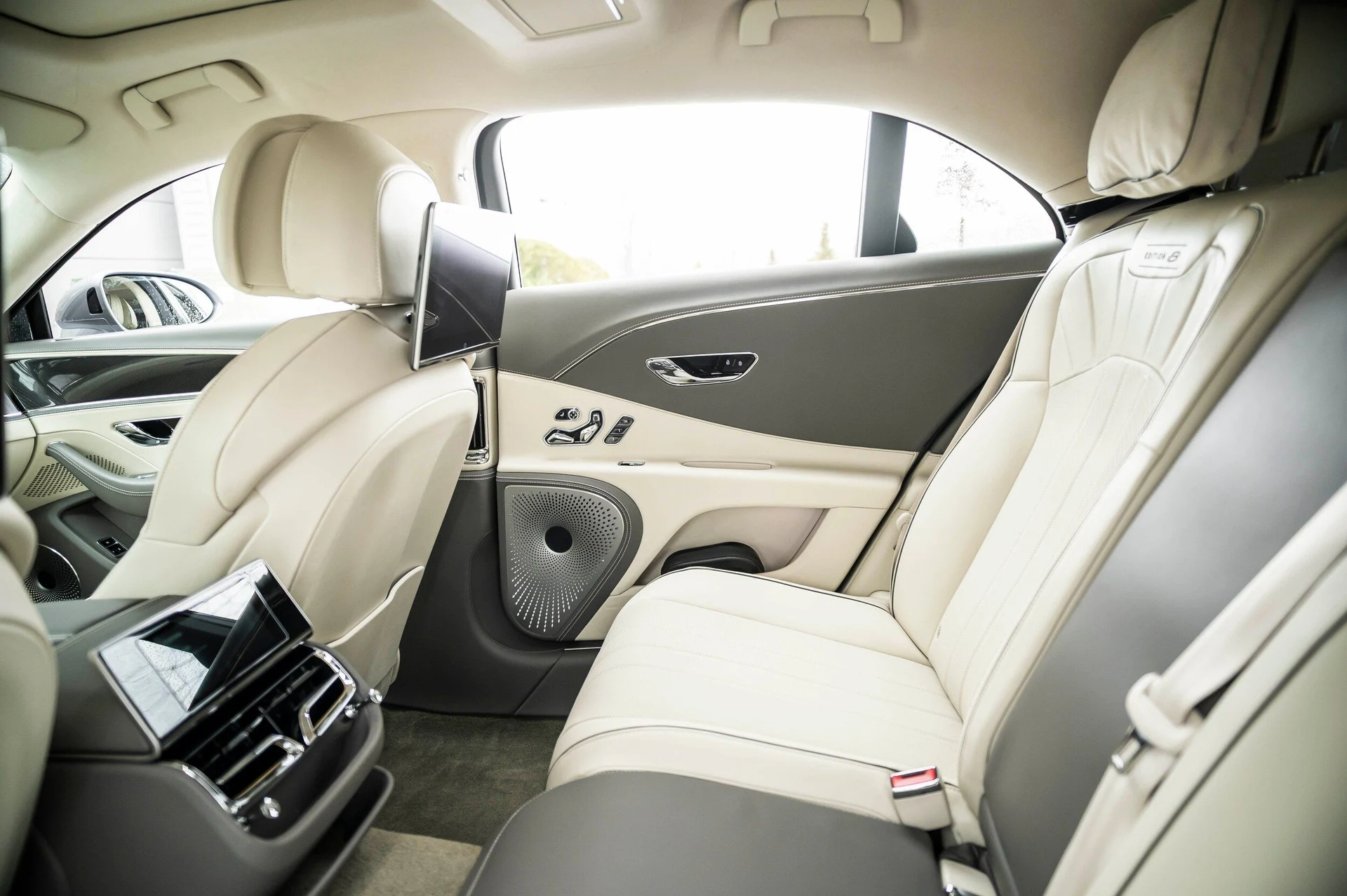 mph039_2039939726_b866f6f27788407dbfe3fe6849fa190e_35b0e9a01e