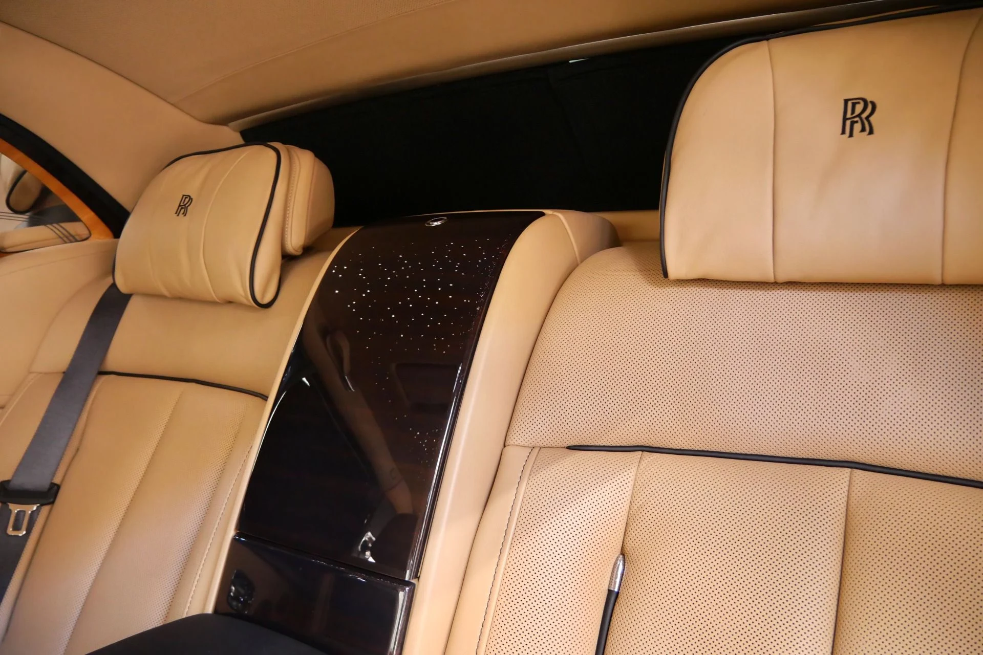 mph039_204178924_Used_2020_Rolls_Royce_Phantom_1760120905_5468f0a5cc