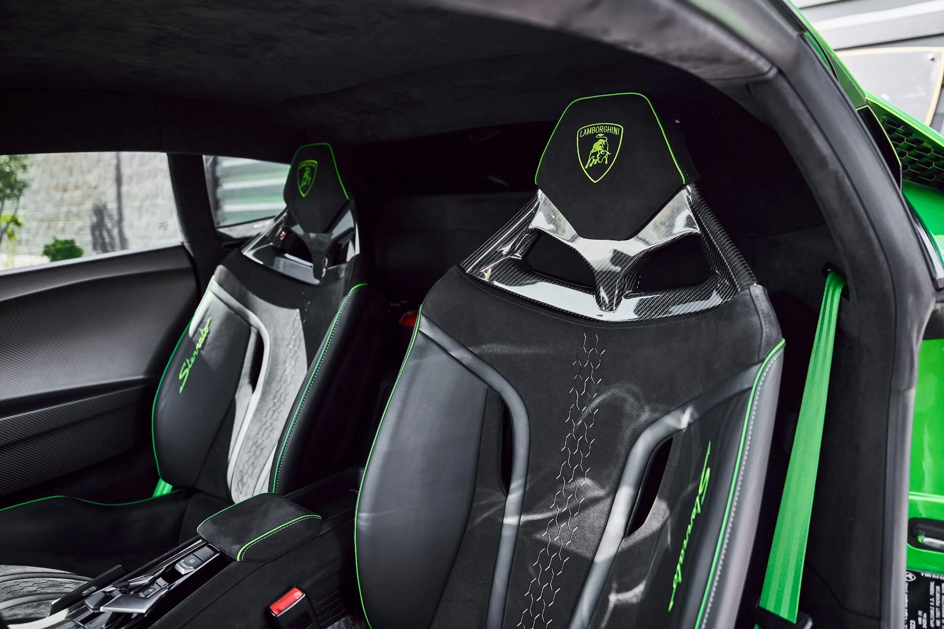 mph039_2044118654_Used_2024_Lamborghini_Huracan_Sterrato_Base_1774300124_aaeb28d34a