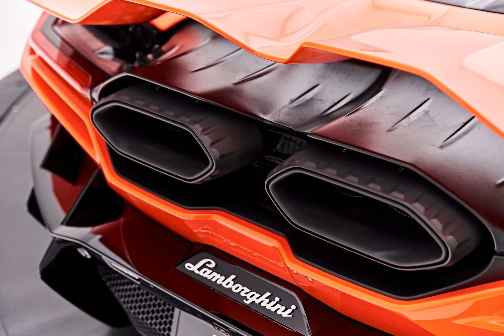 mph039_2054620935_Used_2024_Lamborghini_Revuelto_Base_1787792787_09f7c499b6