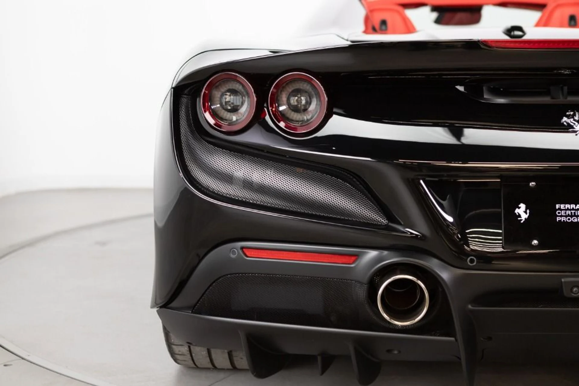 mph039_2065725501_Used_2021_Ferrari_F8_Spider_2edb202cbb