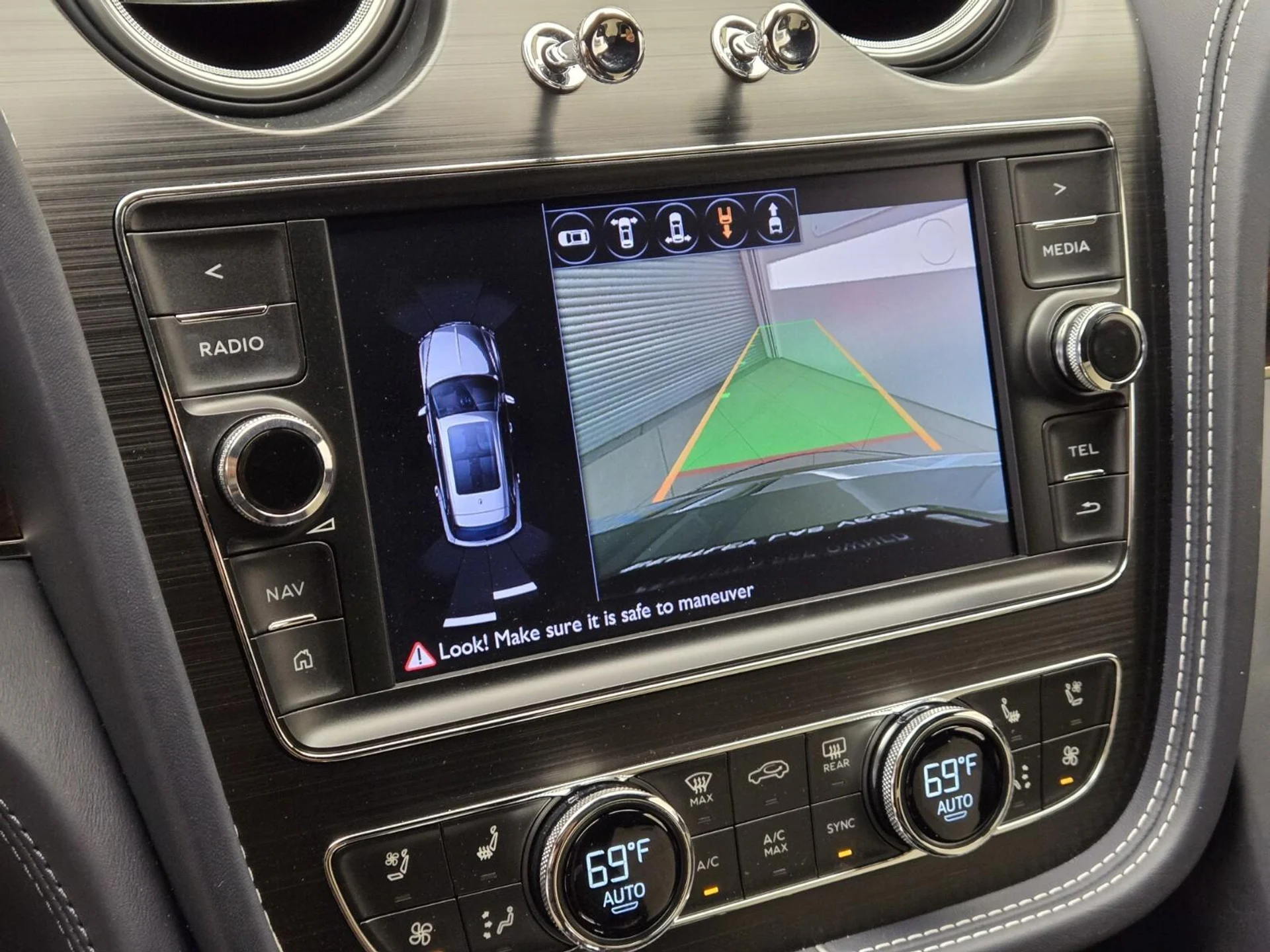 mph039_2068862172_Used_2018_Bentley_Bentayga_1760597665_27eef1d187