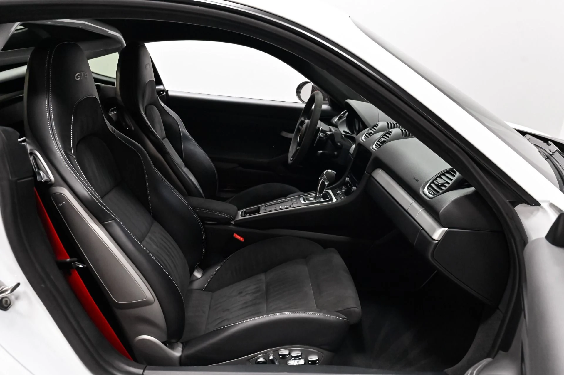 mph039_2101188105_Used_2022_Porsche_718_Cayman_GT_4_1793042591_57c4239d8e