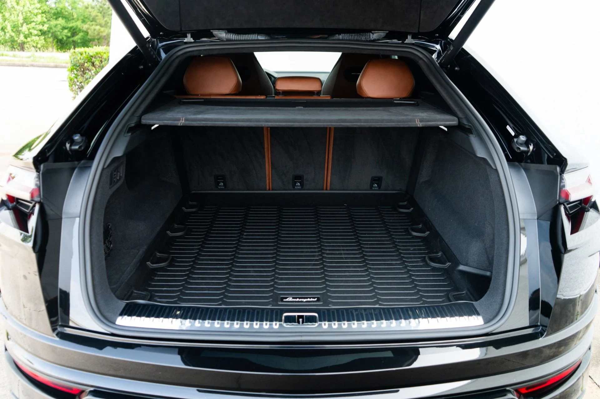 mph039_2108534335_Used_2022_Lamborghini_Urus_1777500470_105ee5fd05