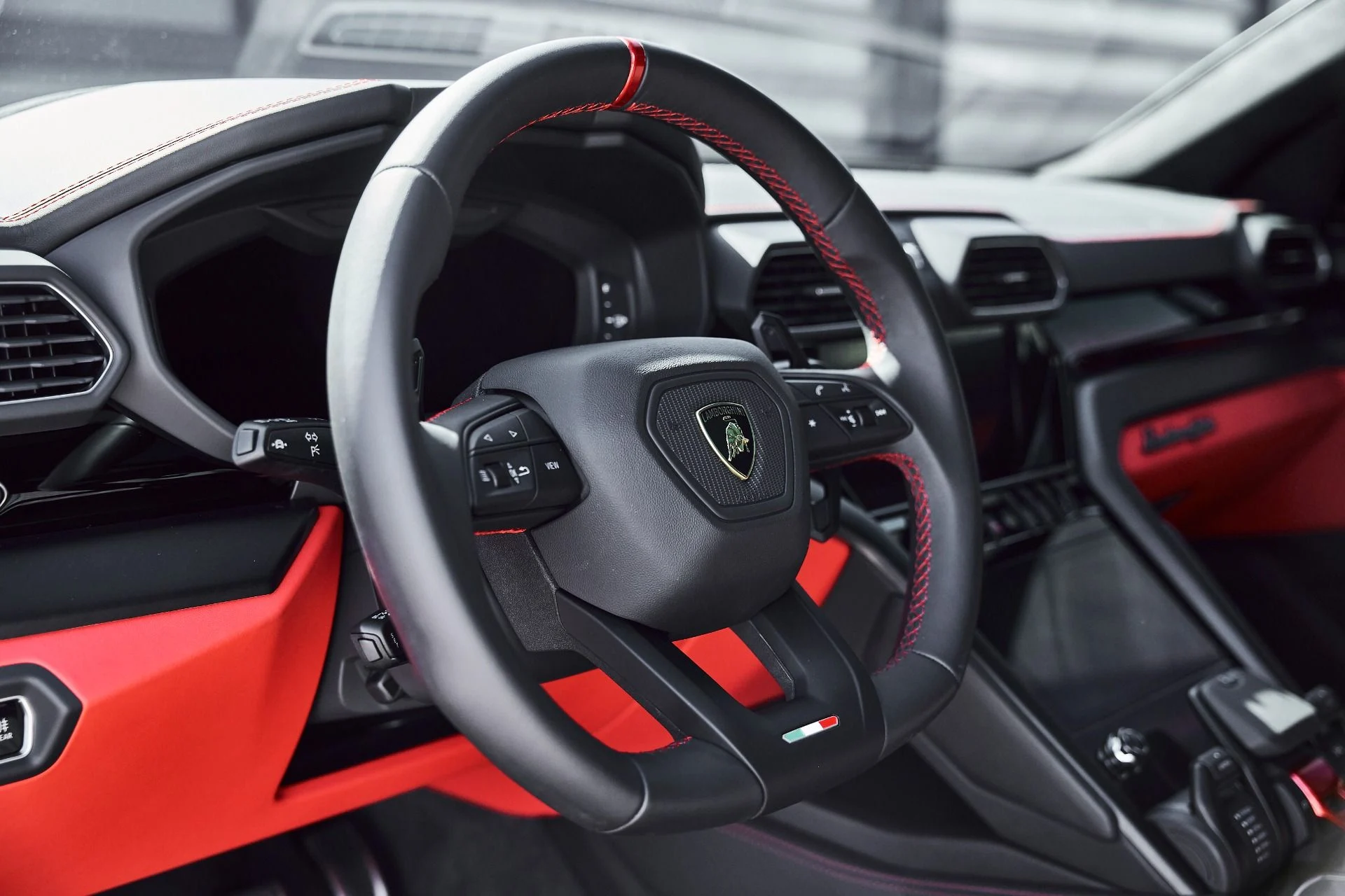 mph039_2114541446_Used_2023_Lamborghini_Urus_S_1780535991_4a14f37490
