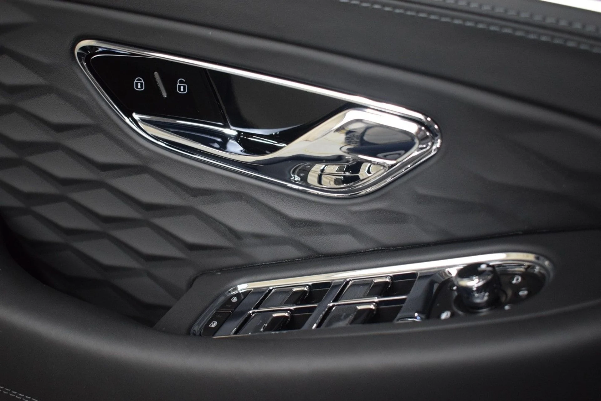 mph039_2115324659_e9173c89a2630cb962a264c9e9816378x_5d32f9e4b9